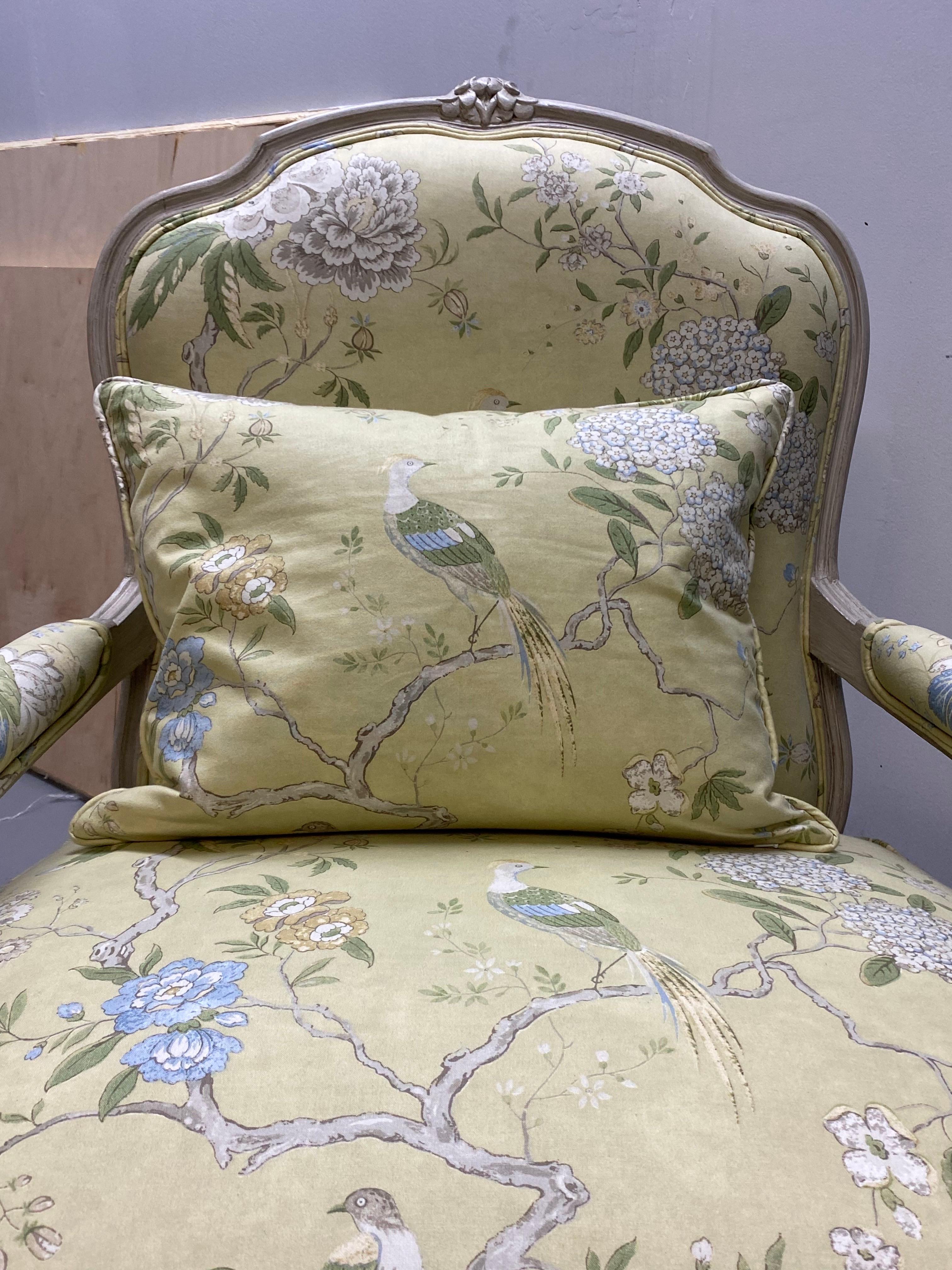 Fabric Pair of French Louis XV Style White Painted Armchairs For Sale