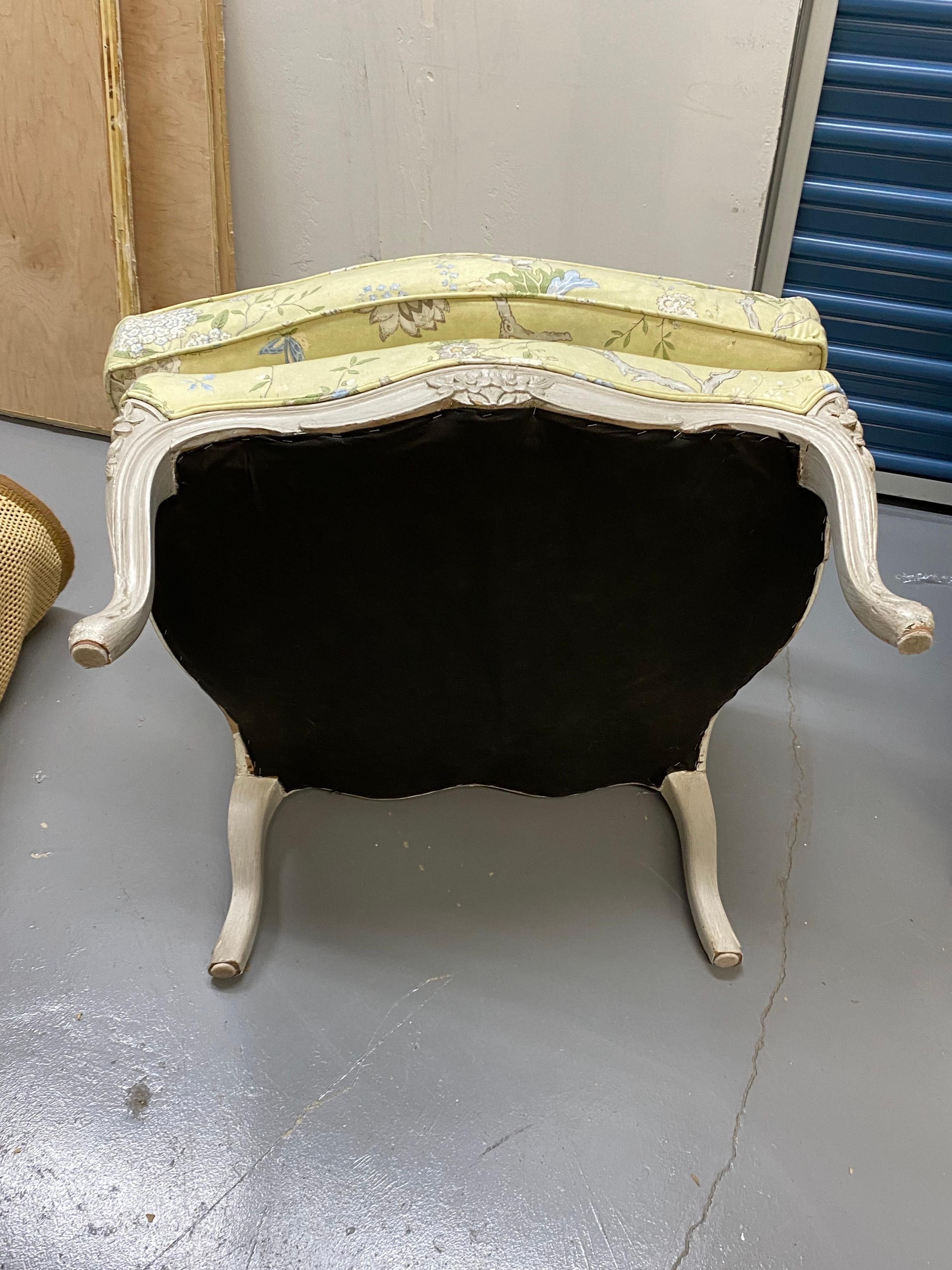 Zwei französische Sessel im Stil Louis XV, weiß lackiert im Angebot 2