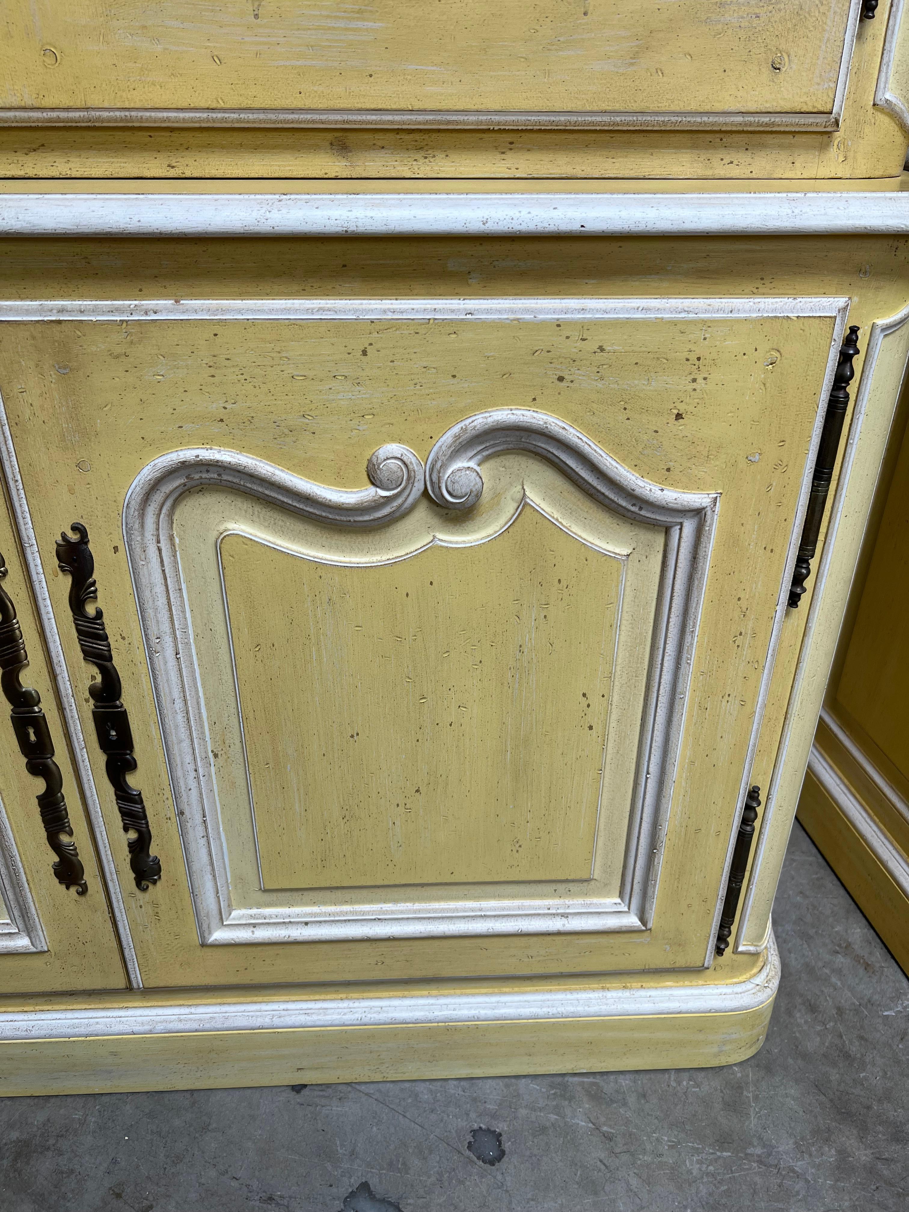 Pair of French Louis XV Style Yellow and White Painted Bookcases For Sale 3