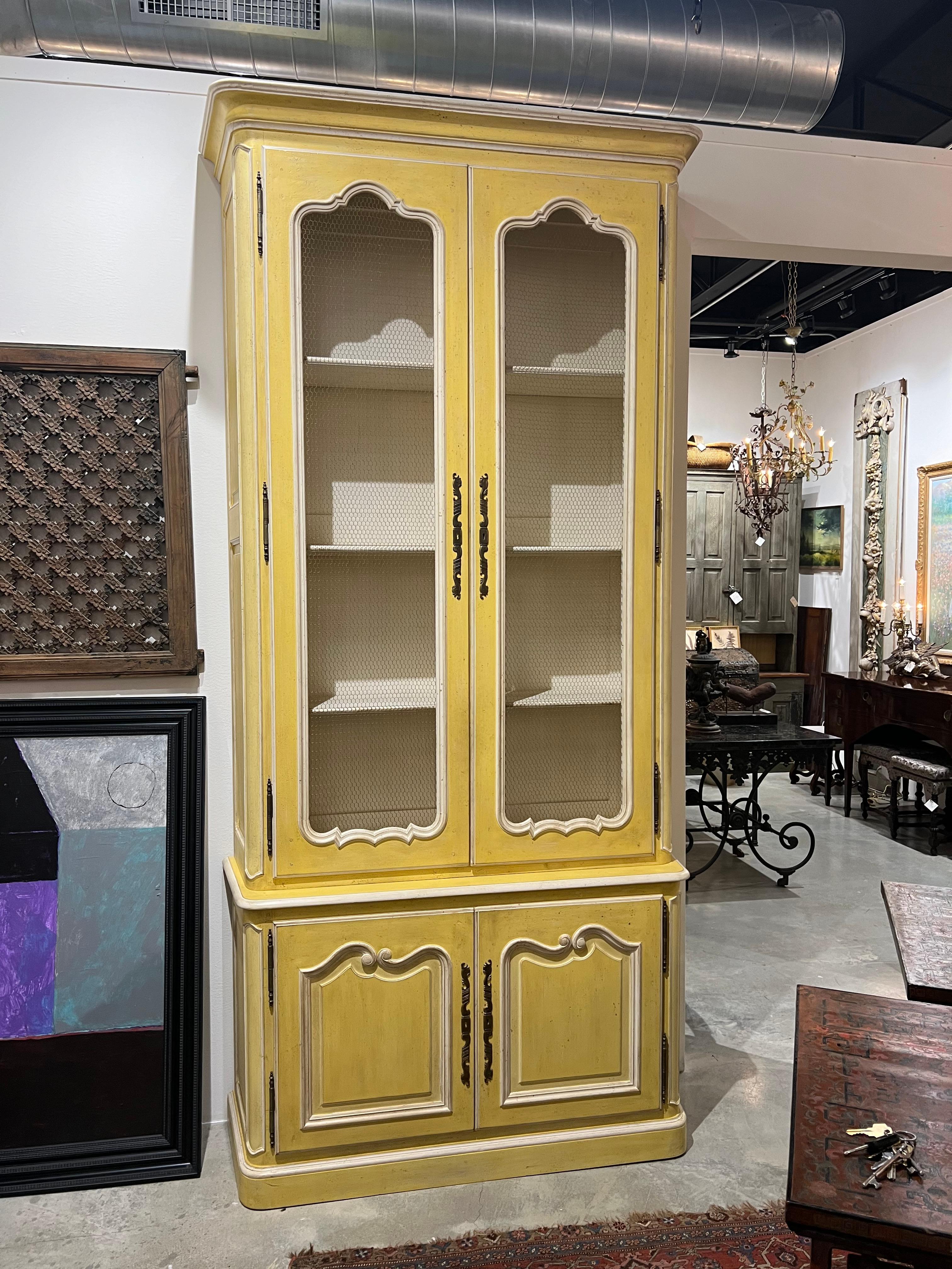 Pair of French Louis XV Style Yellow and White Painted Bookcases For Sale 4