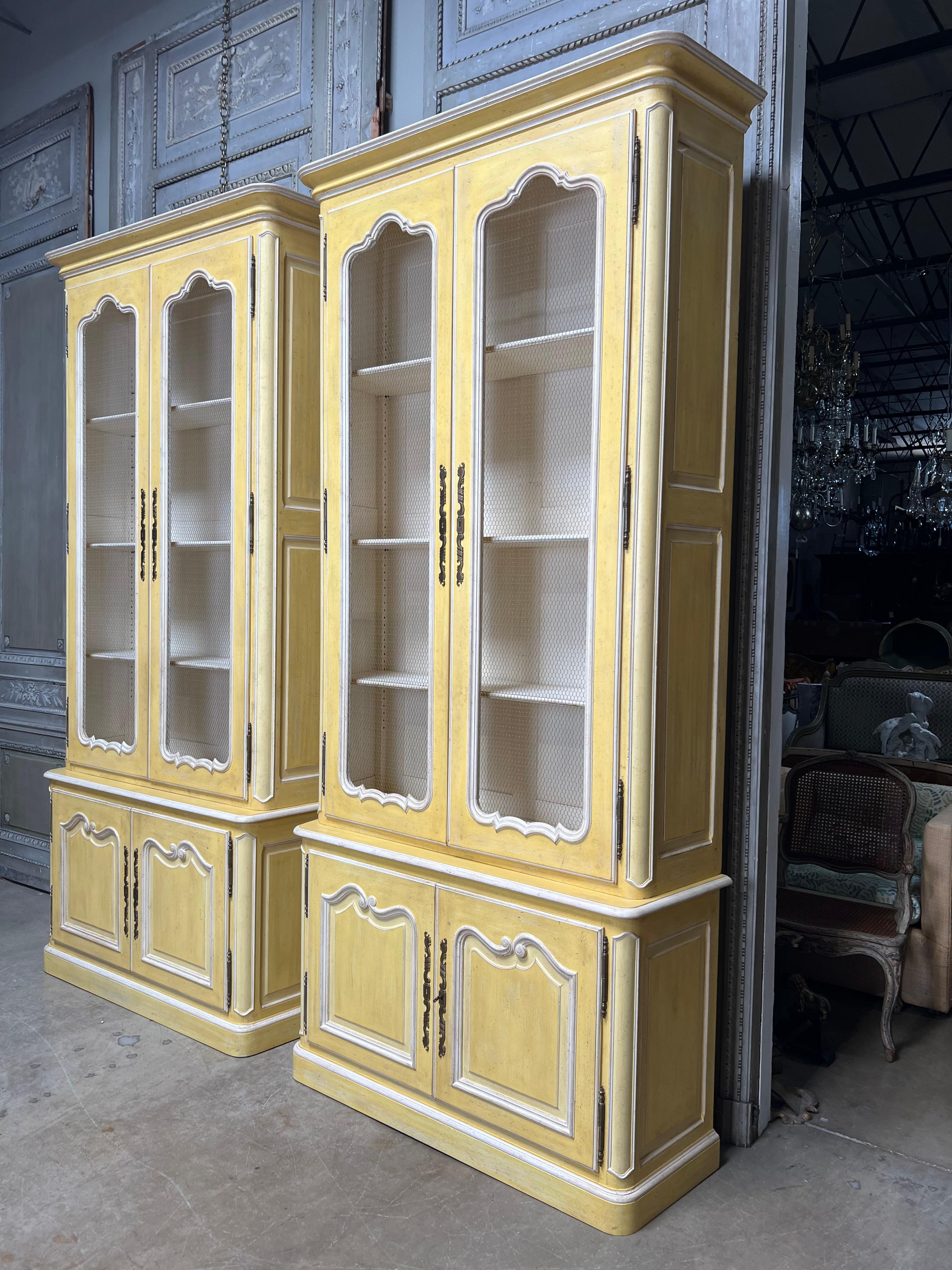 American Pair of French Louis XV Style Yellow and White Painted Bookcases For Sale