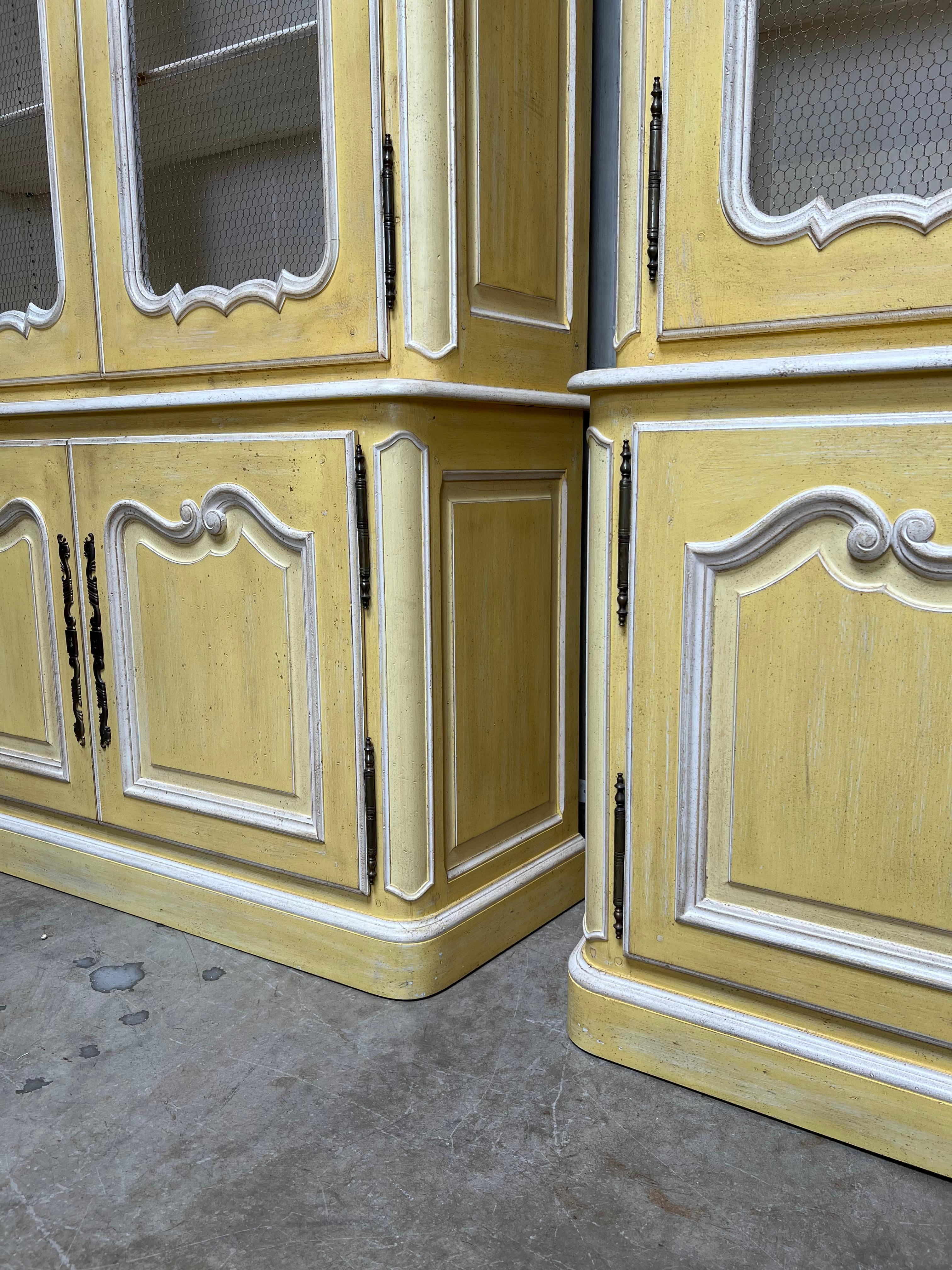Pair of French Louis XV Style Yellow and White Painted Bookcases In Good Condition For Sale In Dallas, TX