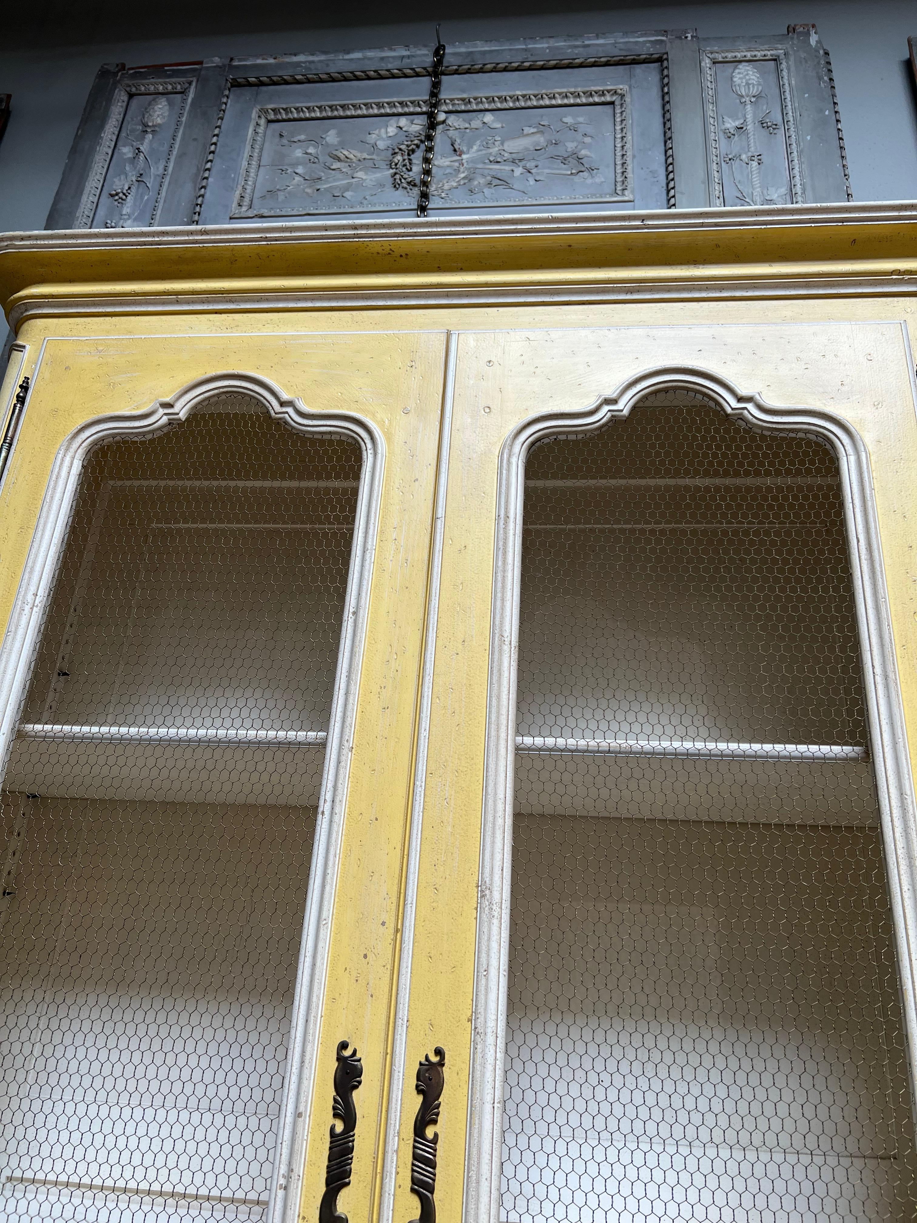 Pair of French Louis XV Style Yellow and White Painted Bookcases For Sale 2