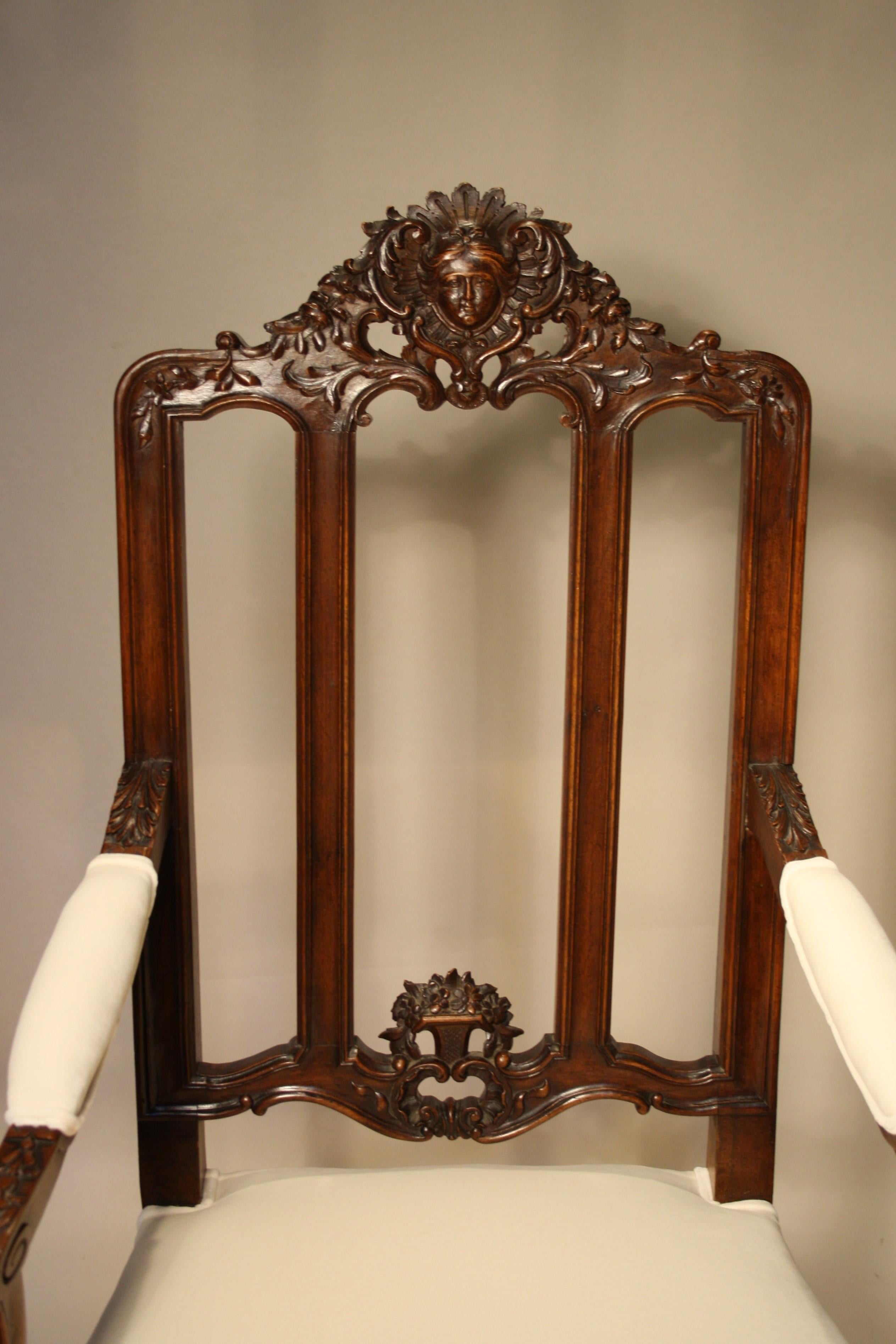 Pair of French Walnut Armchairs, 19th Century In Good Condition In Belgium, BE