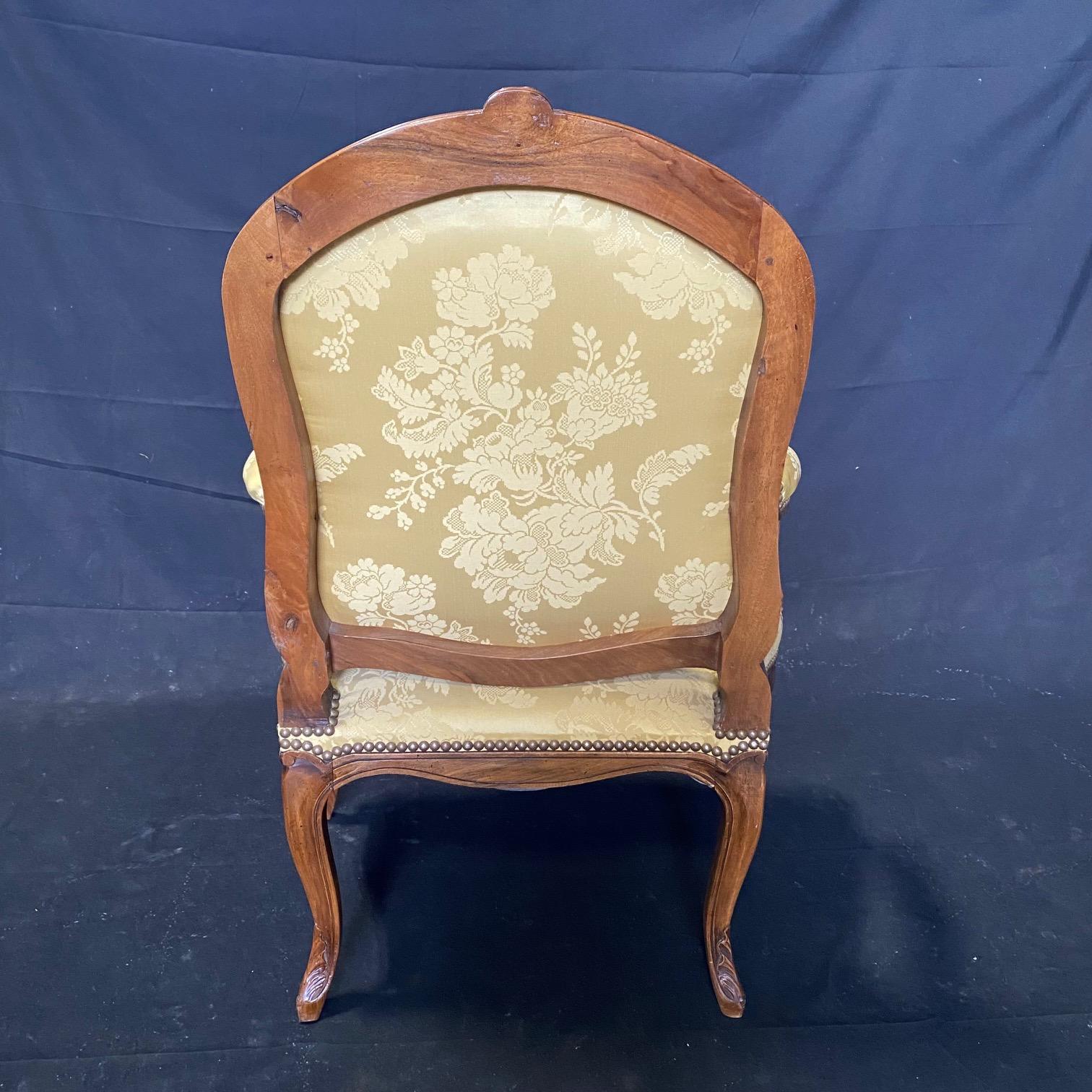 Pair of French Louis XV Walnut Carved Fauteuils or Arm Chairs  In Good Condition For Sale In Hopewell, NJ