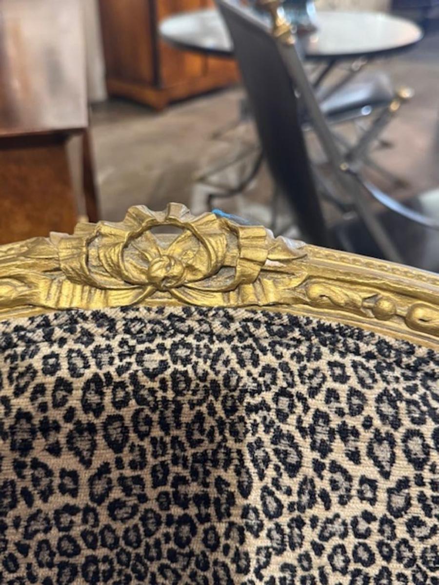 Bois doré Paire de fauteuils français de style Louis XVI en vente
