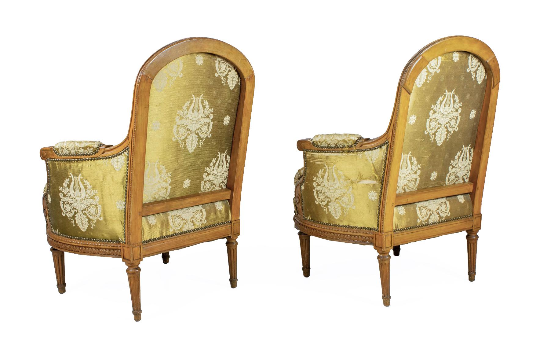 18th Century and Earlier Pair of French Louis XVI Beechwood Bergeres For Sale