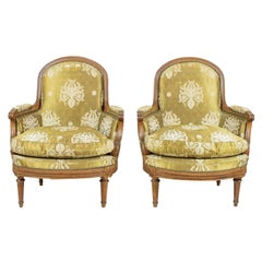 Paire de bergères françaises Louis XVI en bois de hêtre