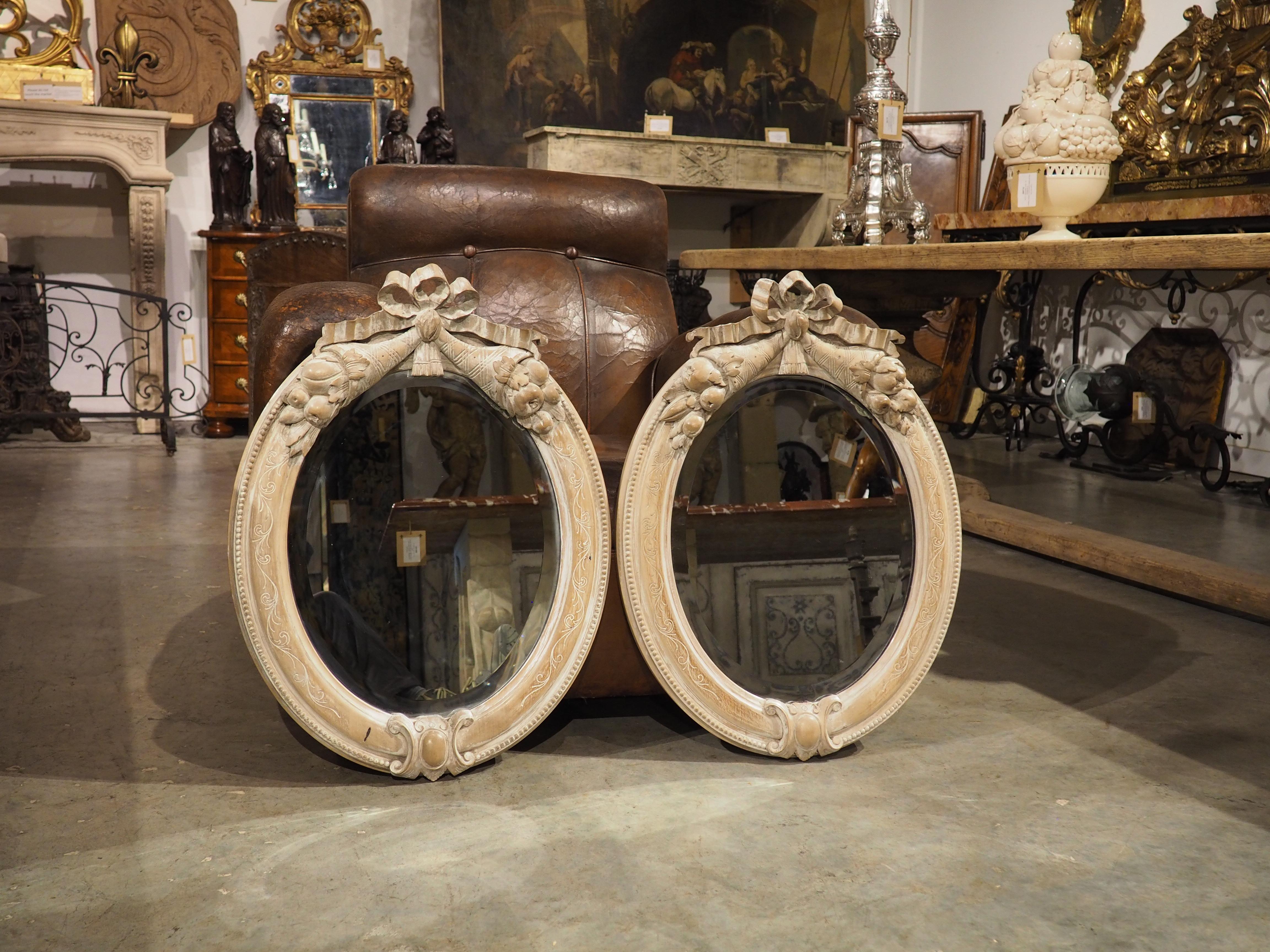 Pair of French Louis XVI Carved and Whitewashed Wooden Oval Mirrors, Early 1900s 10