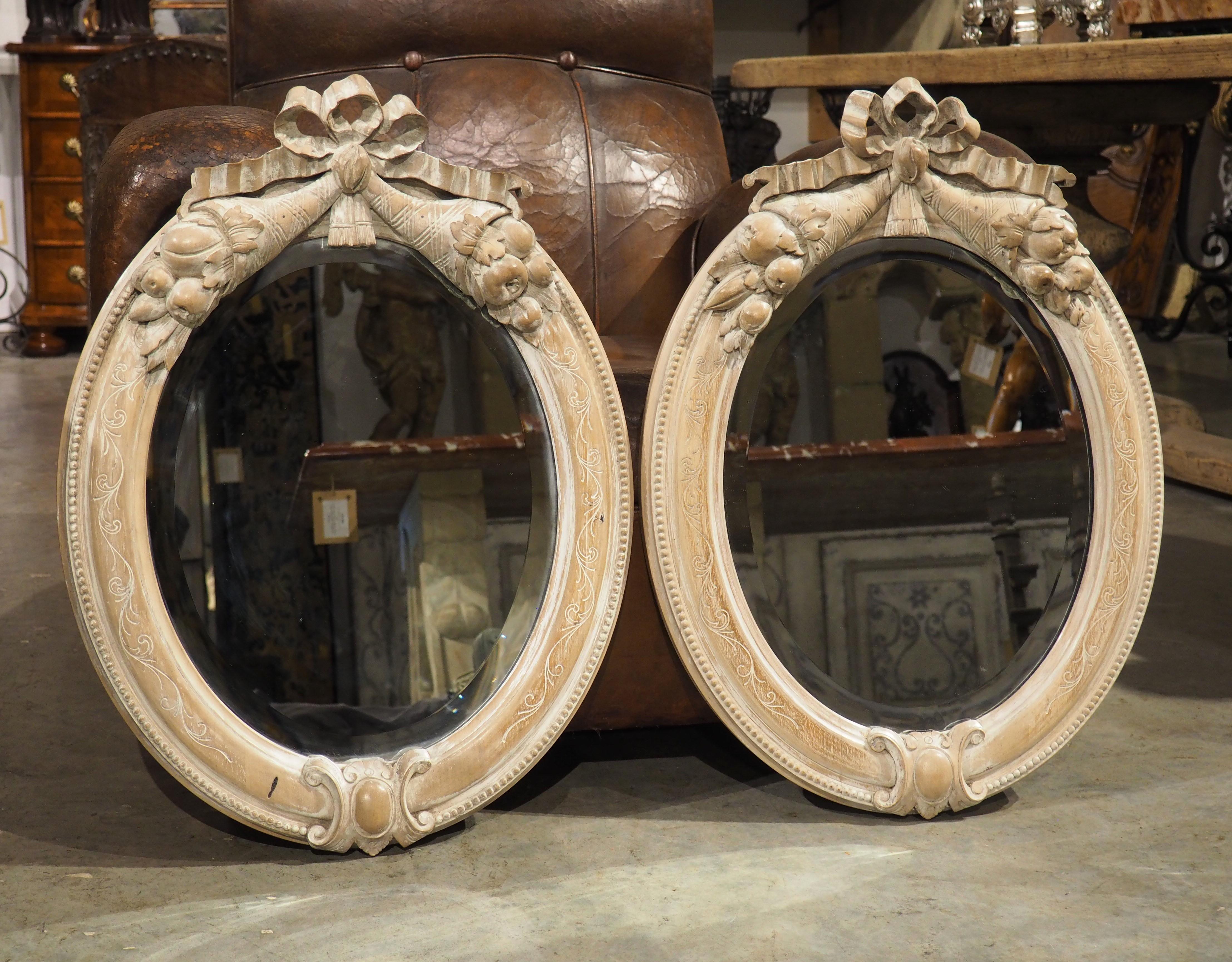 Pair of French Louis XVI Carved and Whitewashed Wooden Oval Mirrors, Early 1900s 14