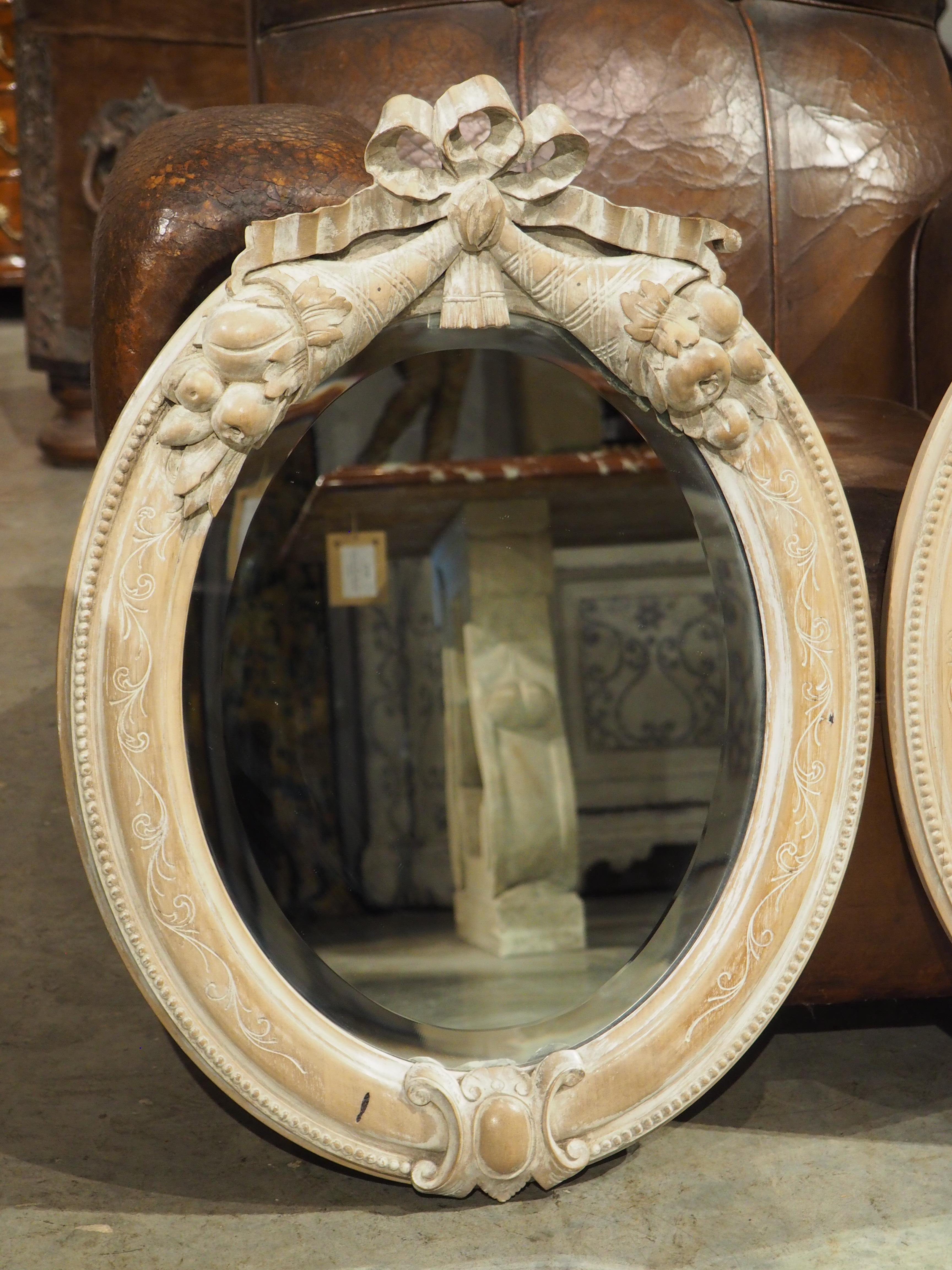 Pair of French Louis XVI Carved and Whitewashed Wooden Oval Mirrors, Early 1900s In Good Condition In Dallas, TX