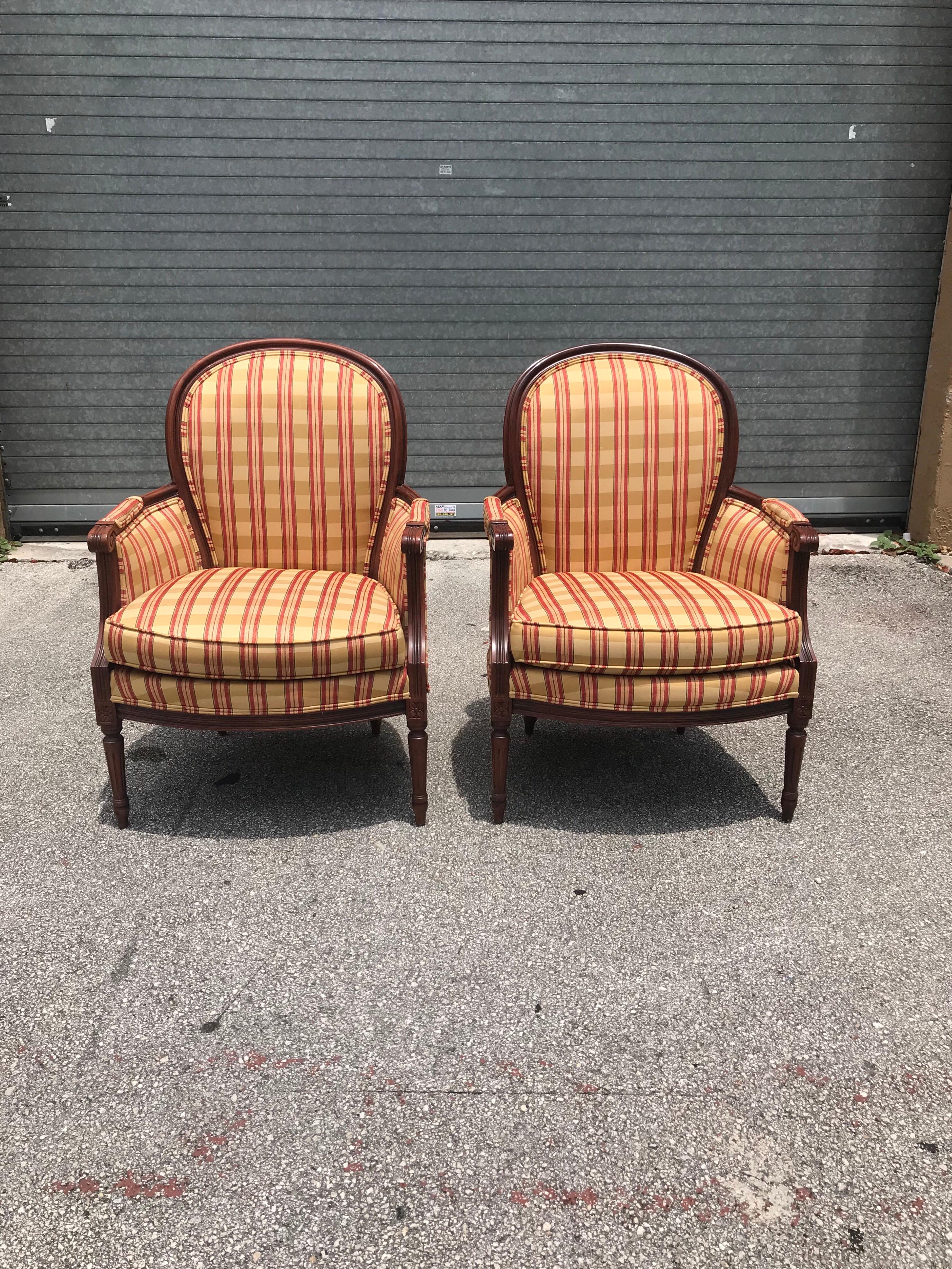 Pair of French Louis XVI Carved Mahogany Accent Chairs or Bergère Chairs, 1920s In Good Condition In Hialeah, FL