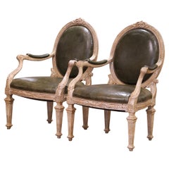 Paire de Fauteuils Louis XVI en chêne sculpté et peint avec tapisserie en cuir