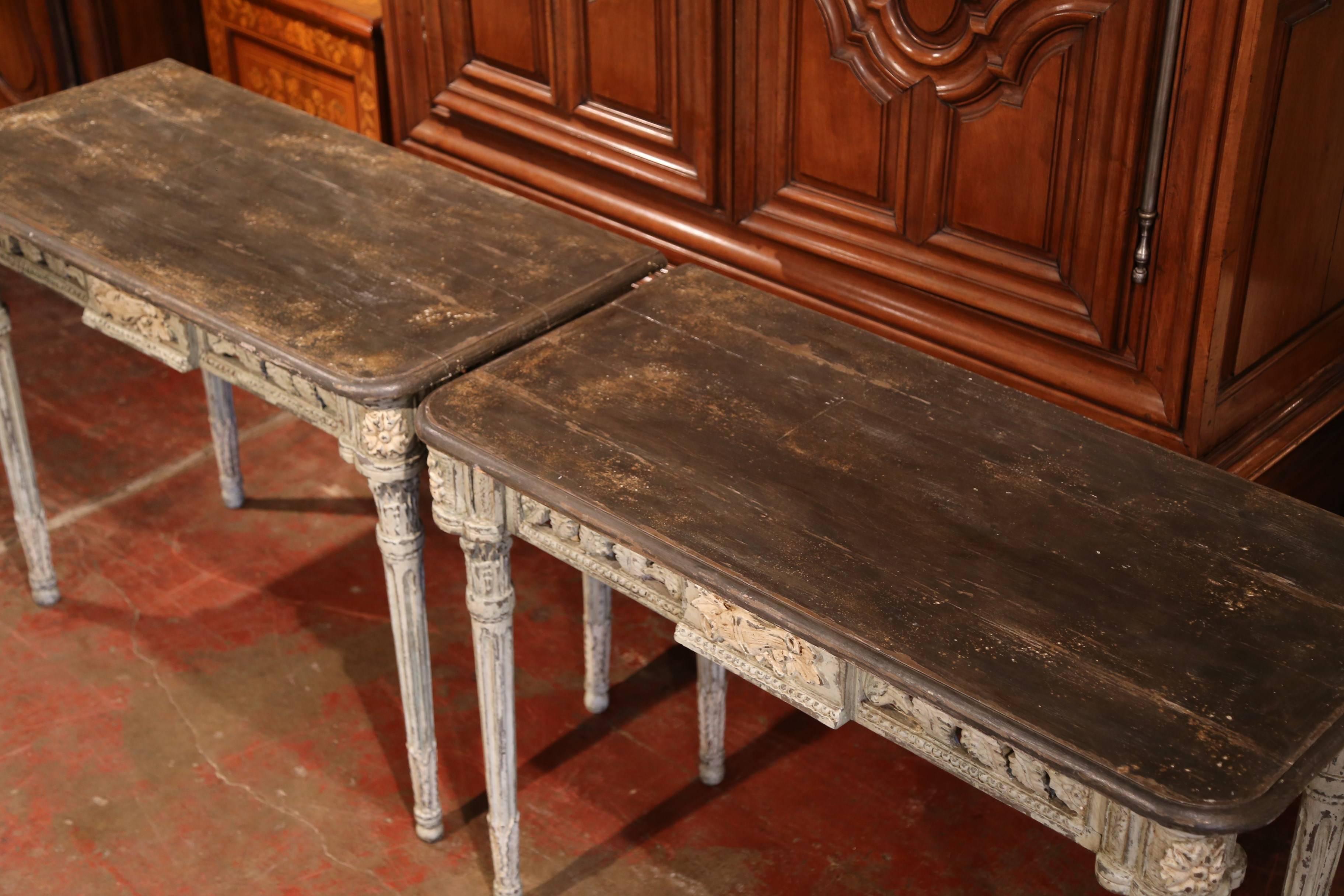 Pair of French Louis XVI Carved Polychrome Painted Four-Leg Consoles Tables  In Excellent Condition In Dallas, TX