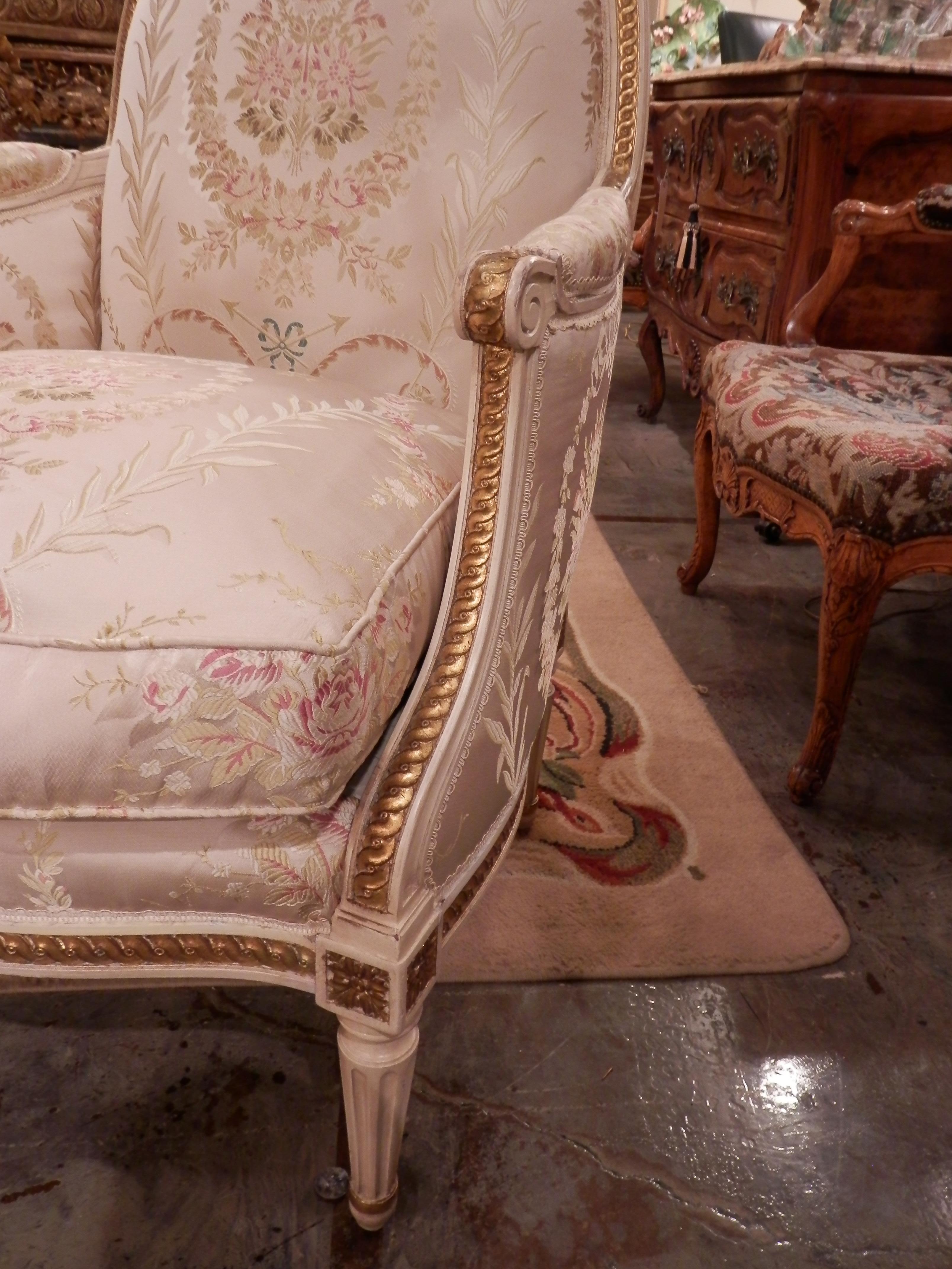 Pair of French Louis XVI Cream Painted Bergeres In Good Condition In Dallas, TX