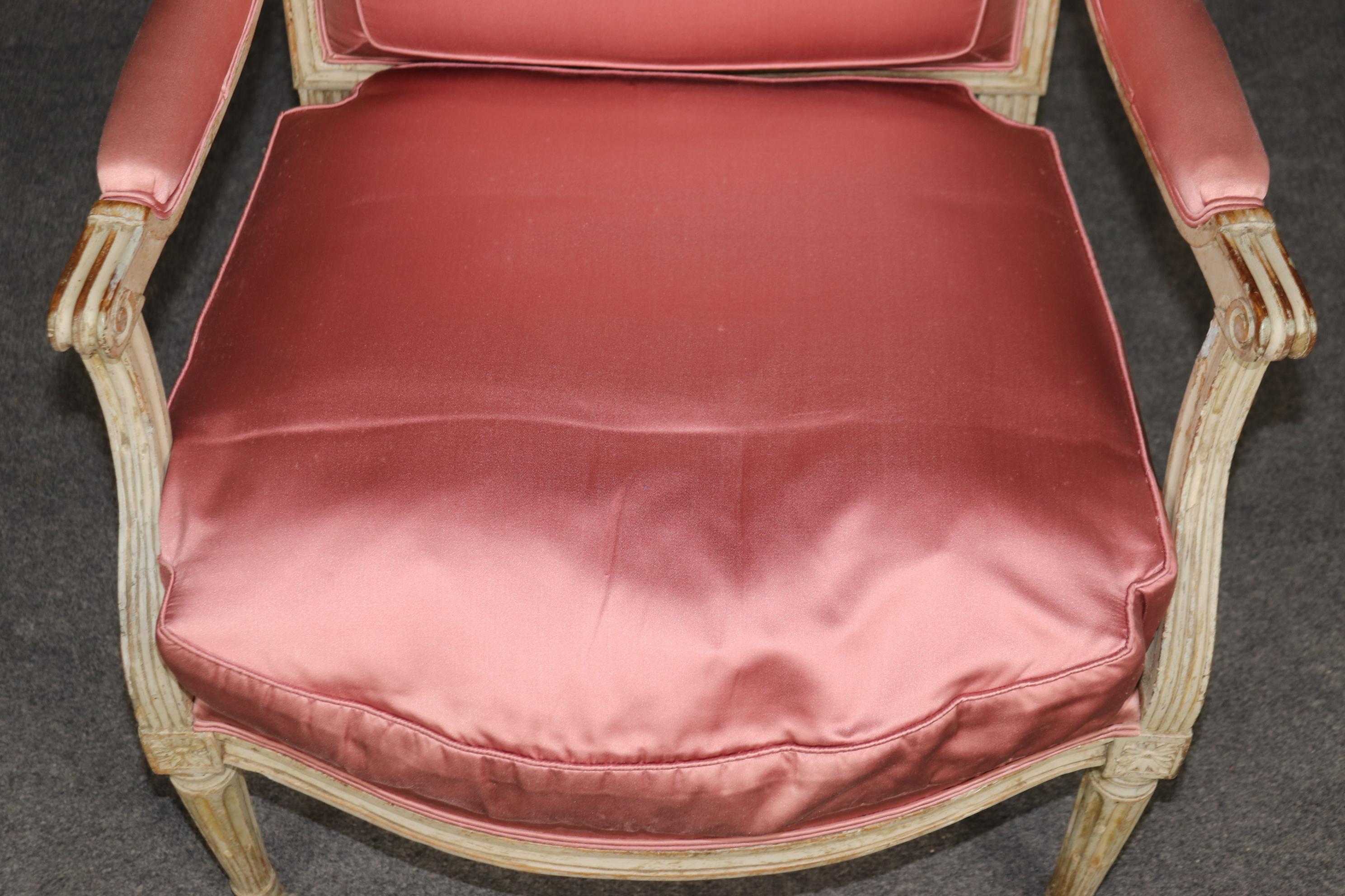 Pareja de sillones franceses Luis XVI pintados y envejecidos del siglo XVIII en venta 7