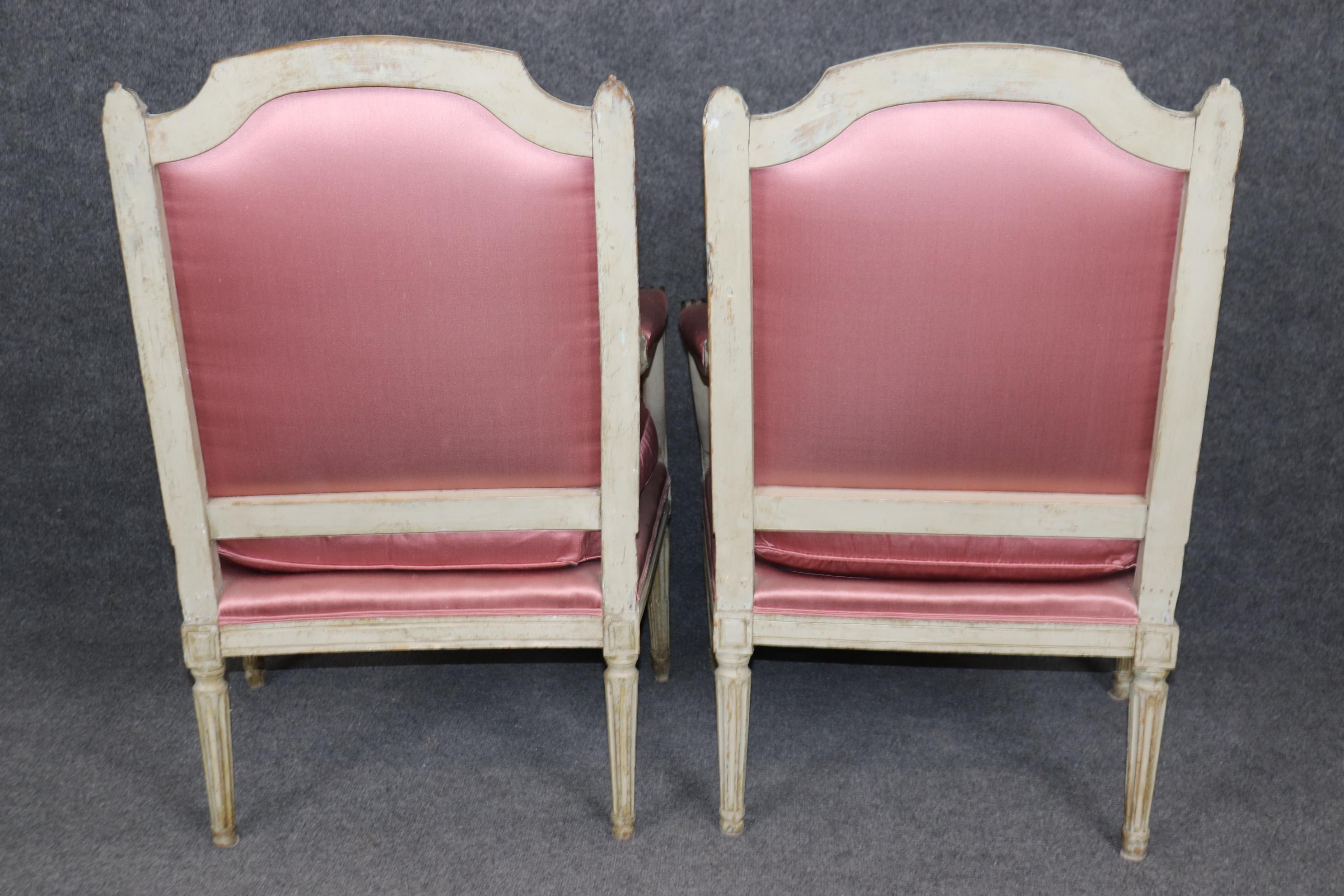 Pareja de sillones franceses Luis XVI pintados y envejecidos del siglo XVIII finales del siglo XVIII en venta