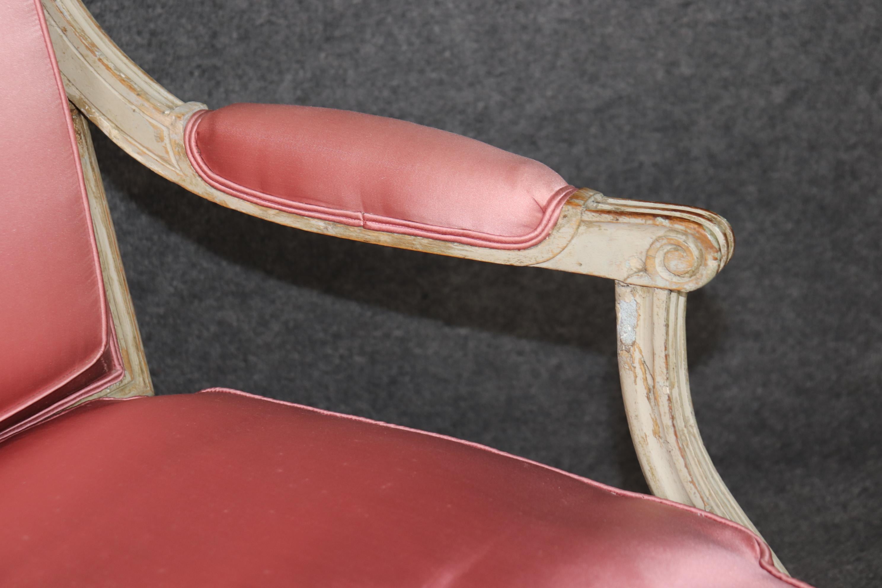 Pareja de sillones franceses Luis XVI pintados y envejecidos del siglo XVIII en venta 3