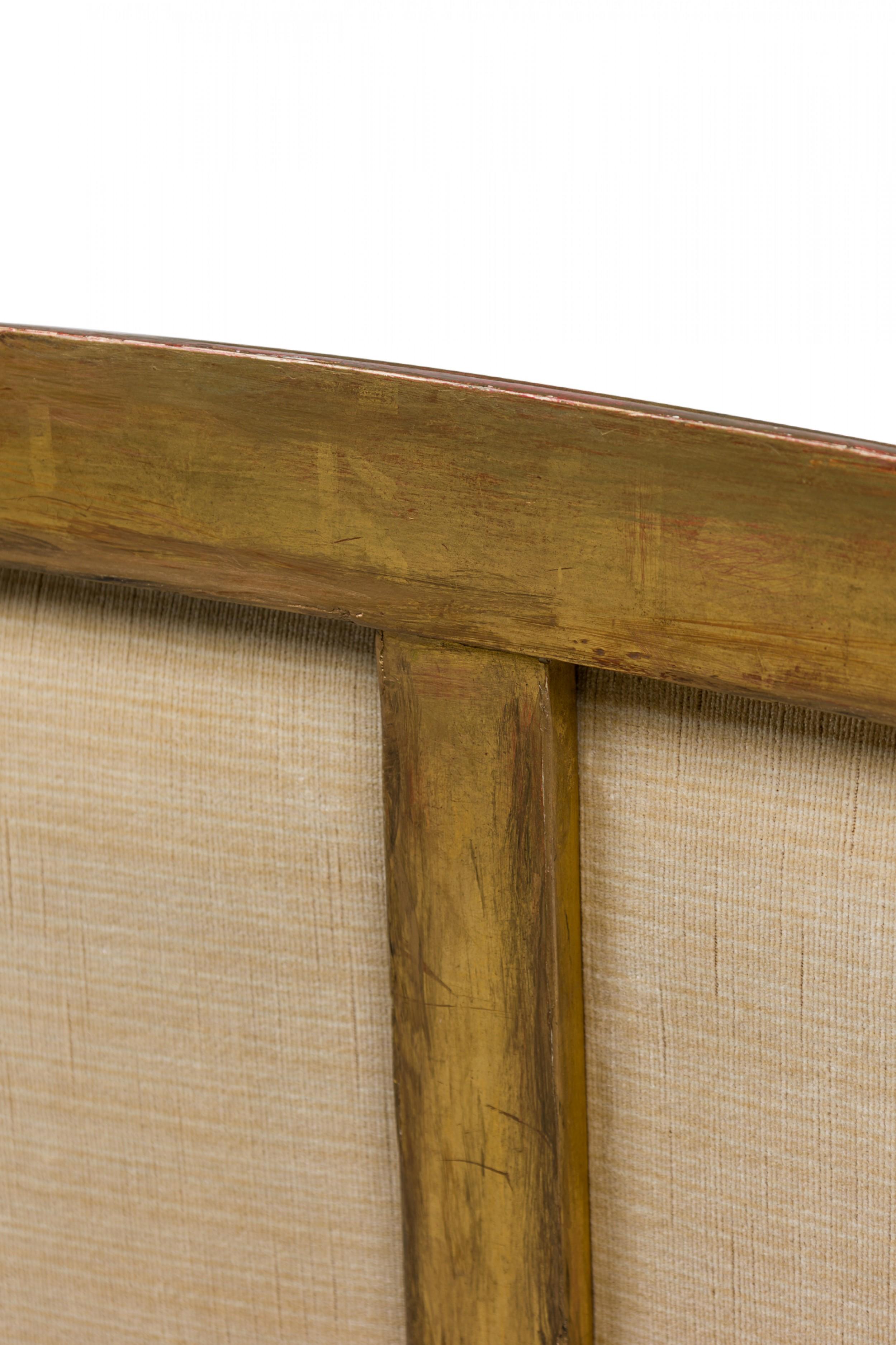 Coppia di canapè imbottiti francesi Luigi XVI in legno dorato beige in vendita 4