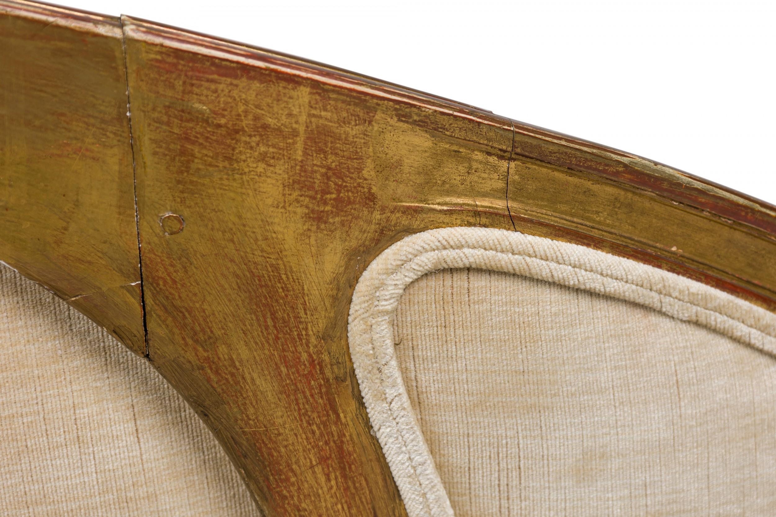 Paar französische gepolsterte Canapes/Settees aus vergoldetem Holz im Louis-XVI-Stil in Beige im Angebot 2