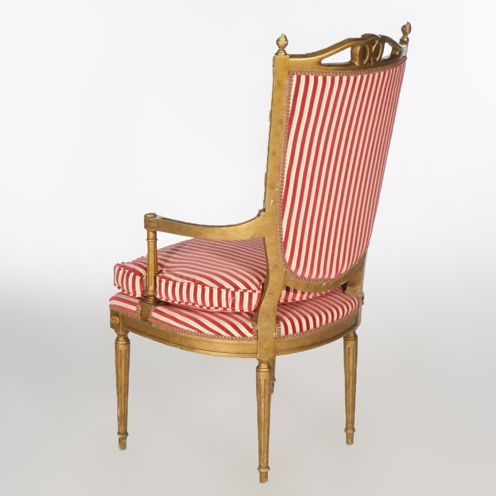 Paar französische Louis-XVI-Sessel aus vergoldetem Holz, gepolstert, 20. Jahrhundert im Zustand „Gut“ im Angebot in Big Flats, NY