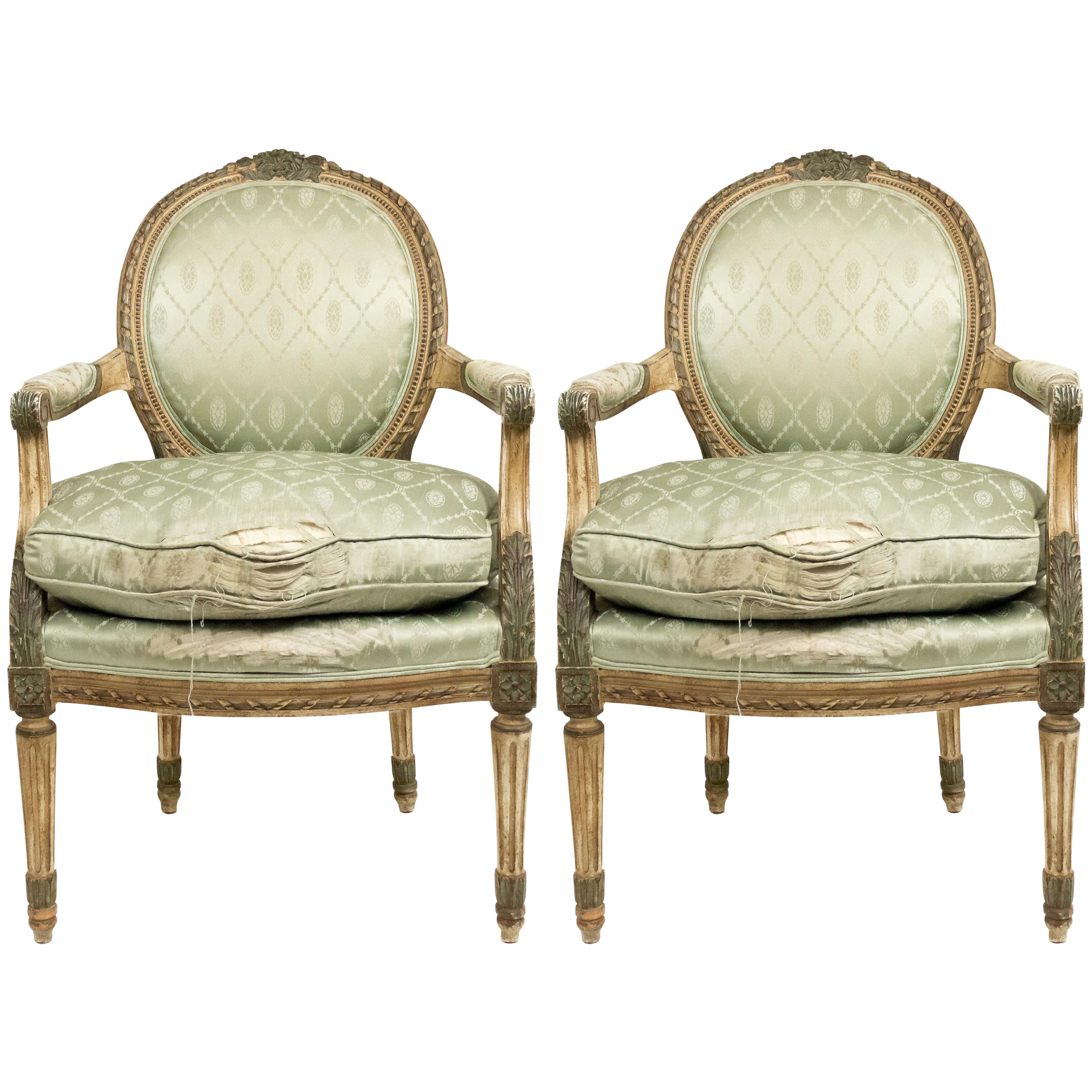 Pareja de sillones franceses Luis XVI de seda verde