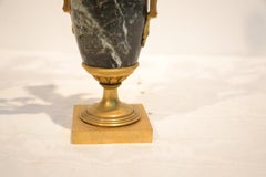 Paire de chandeliers ou cassolettes en marbre et bronze doré de style Louis XVI