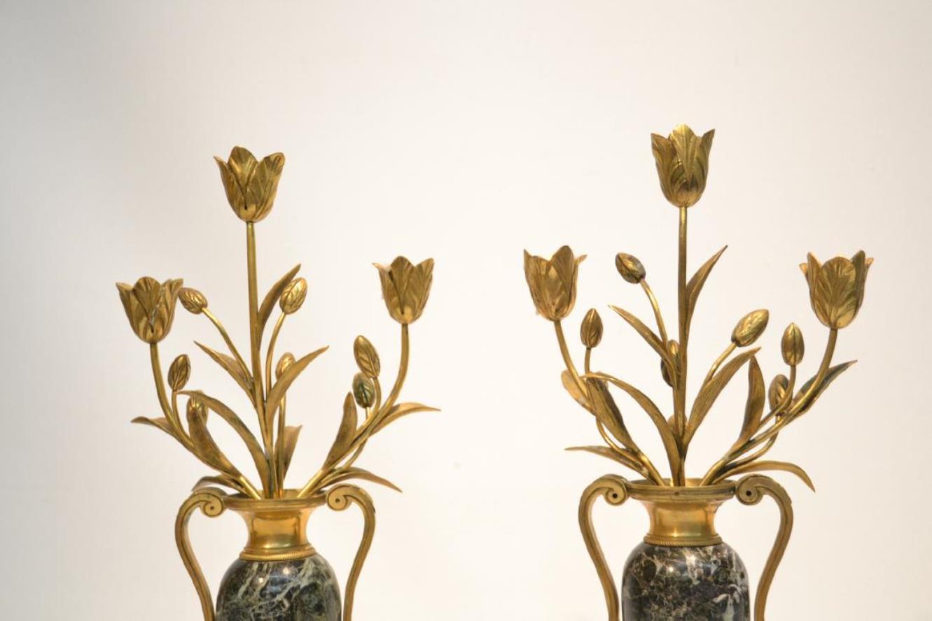 Pair of French Louis XVI Marble and Gilt Bronze Candlesticks or Cassolettes In condizioni buone in vendita a Greenwich, CT