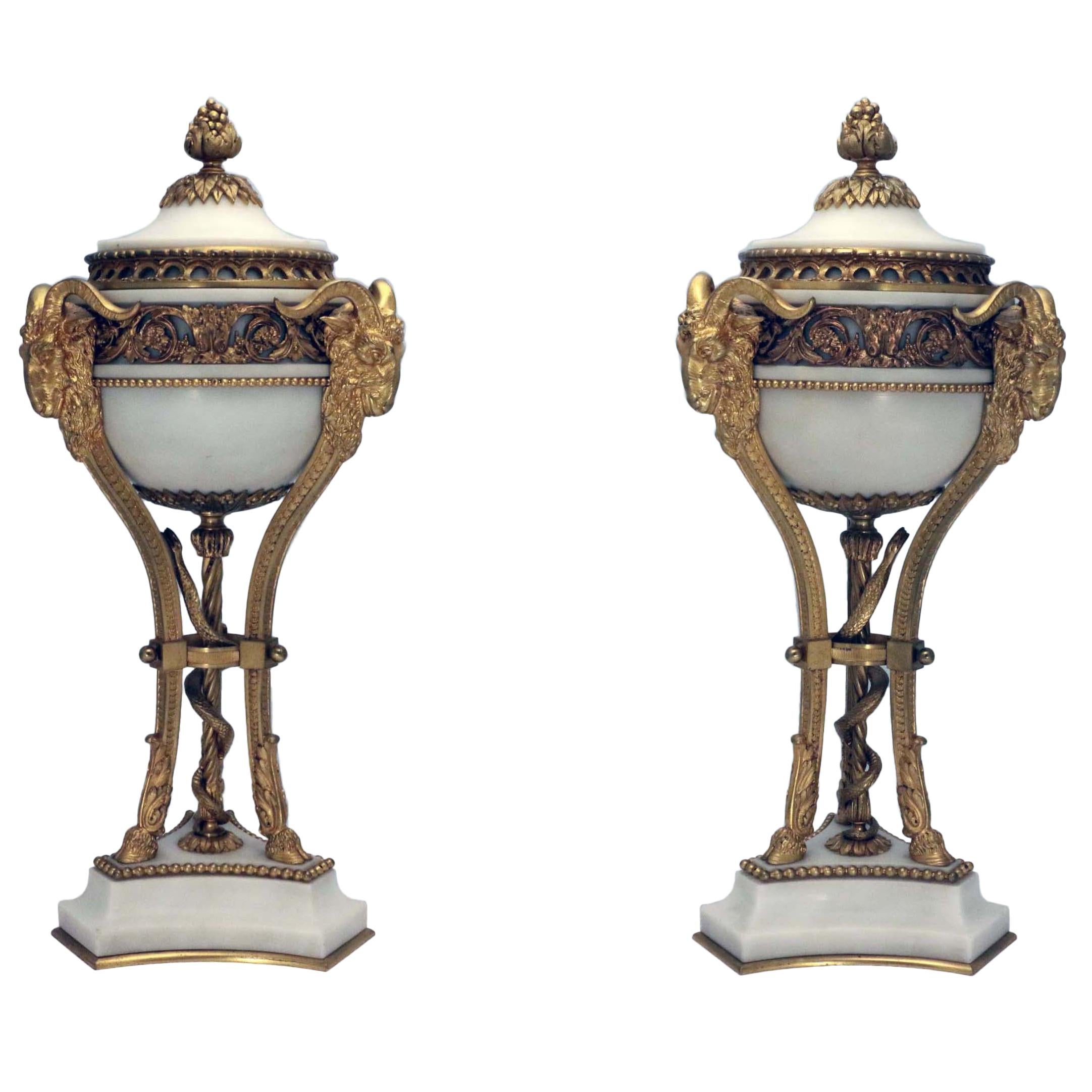 Paire de pièces françaises Louis XVI  Marbre blanc et bronze doré 