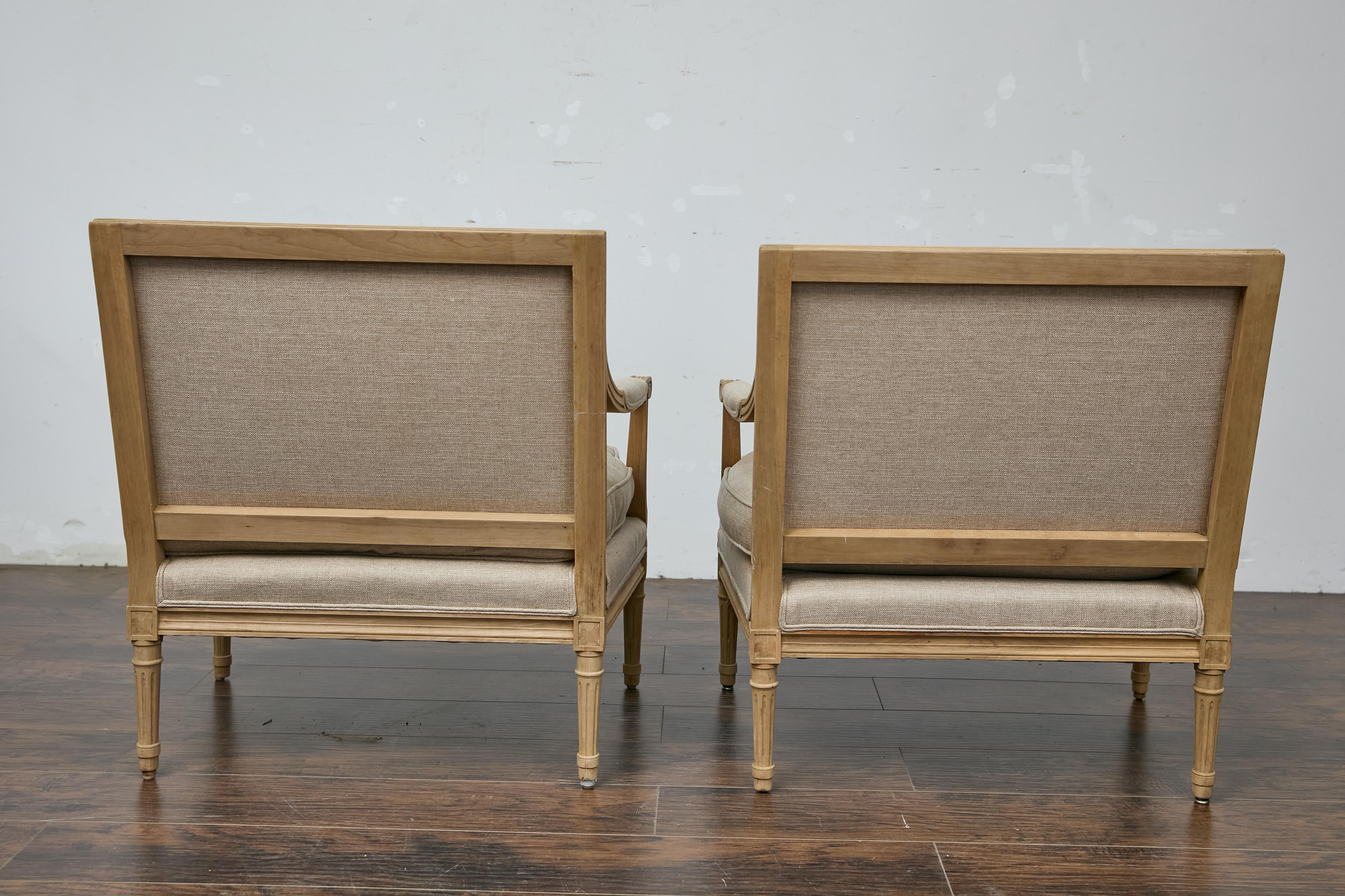 20th Century Pair of French Louis XVI Marquise Chairs, Scrolling Arms, Linen Upholstery, 1920 For Sale