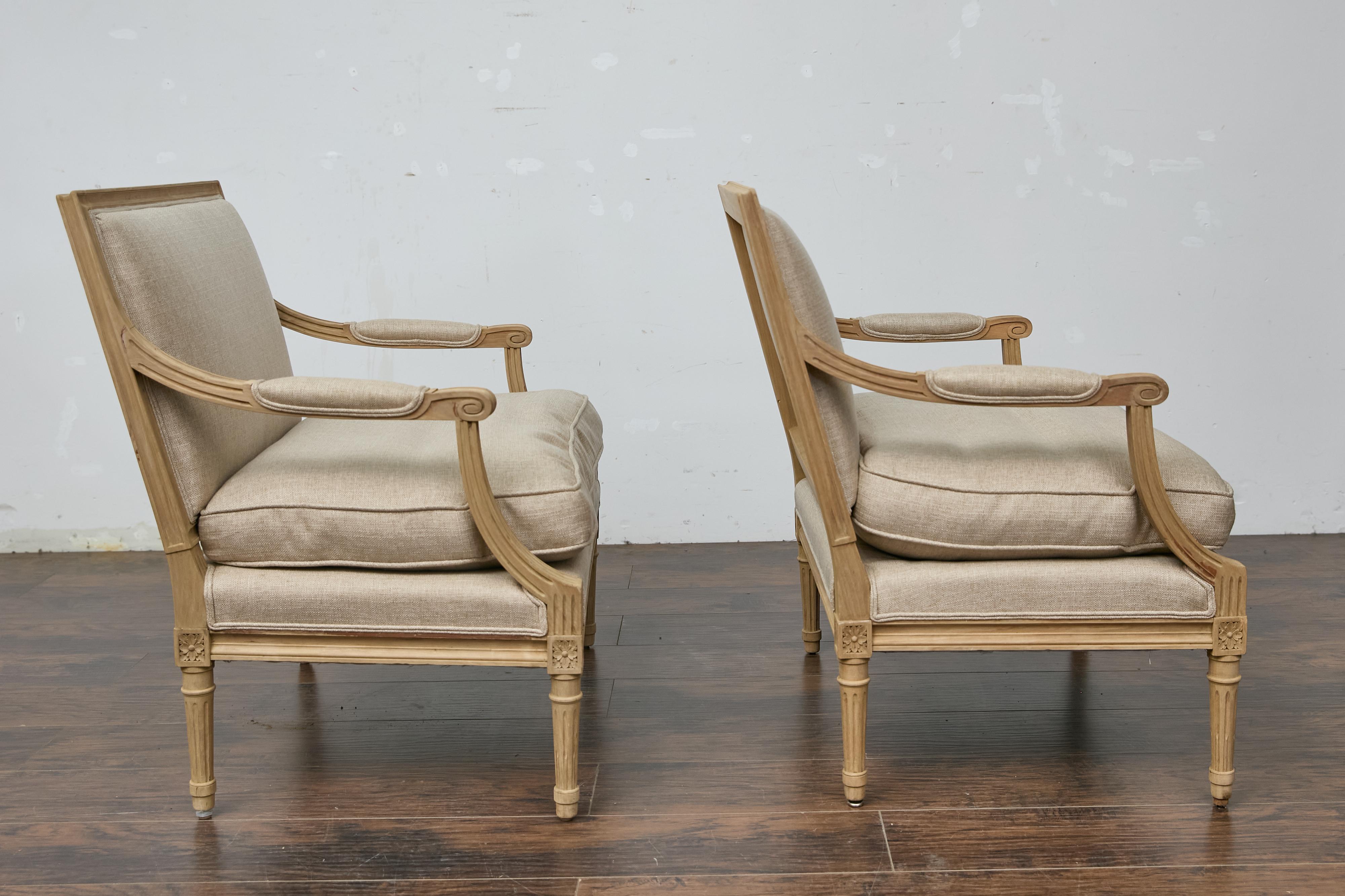 Pair of French Louis XVI Marquise Chairs, Scrolling Arms, Linen Upholstery, 1920 For Sale 1