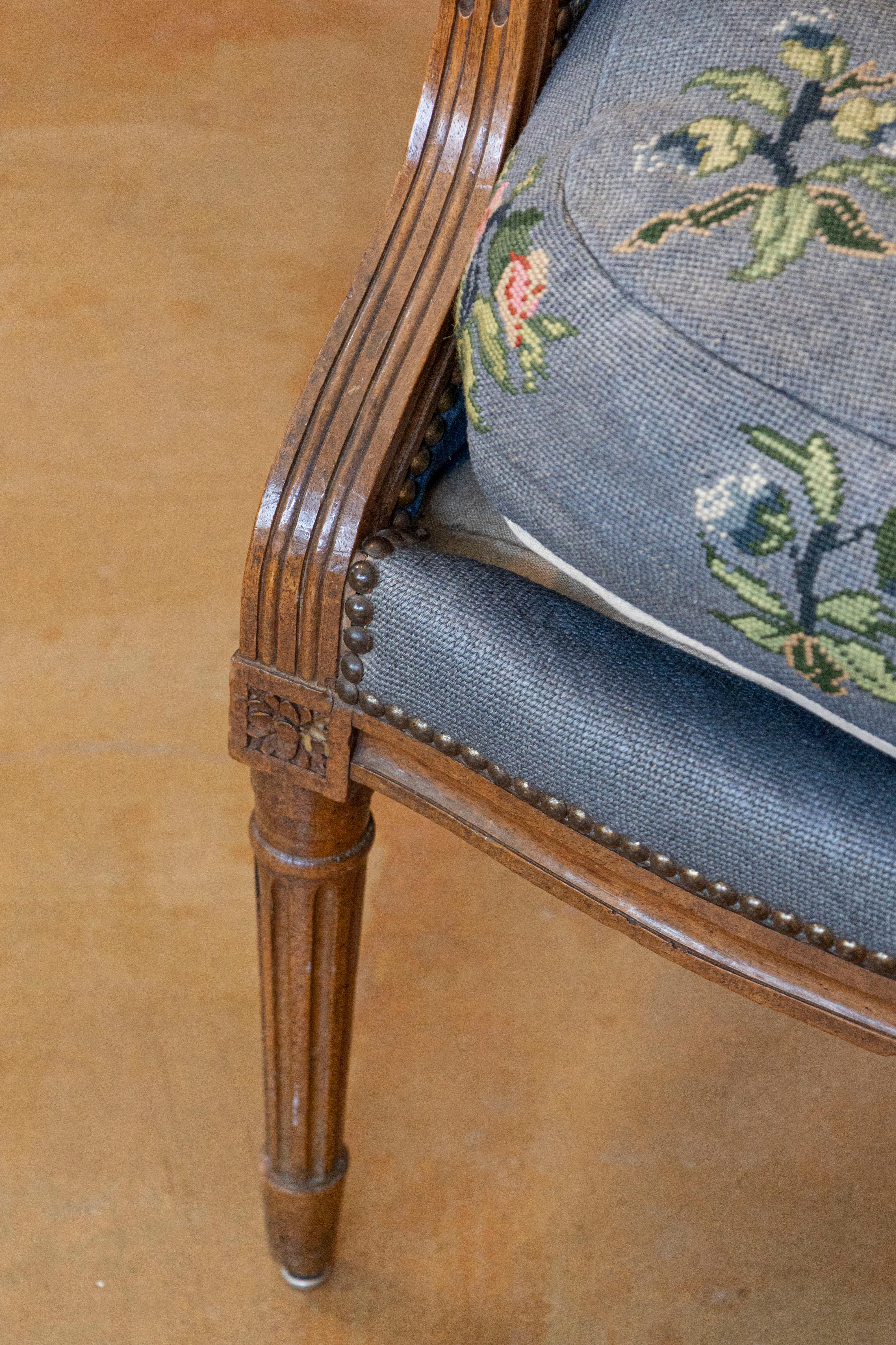 Pair of French Louis XVI Period 1790s Bergère Marquise Chairs with Upholstery For Sale 4