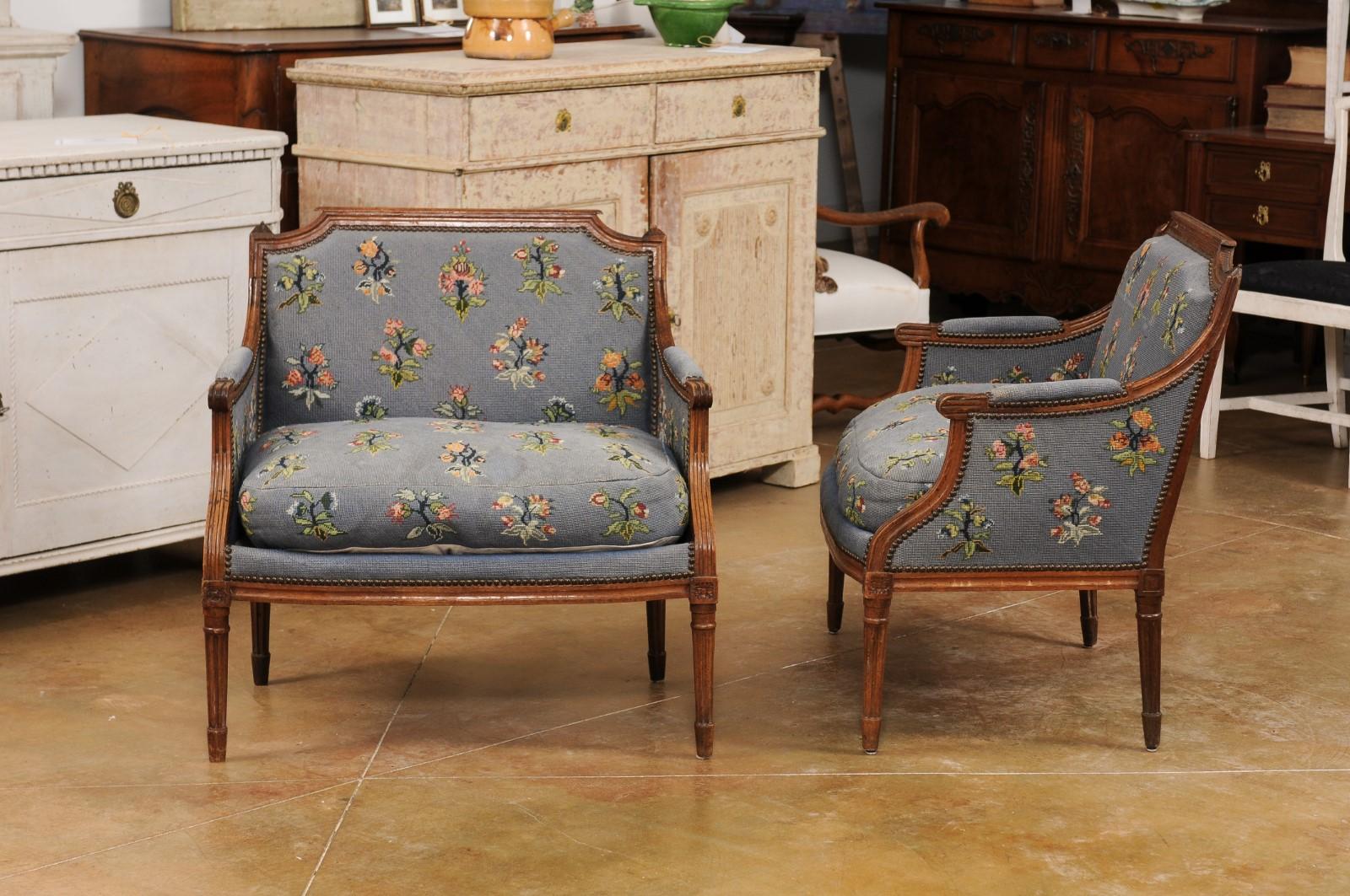 Pair of French Louis XVI Period 1790s Bergère Marquise Chairs with Upholstery For Sale 7