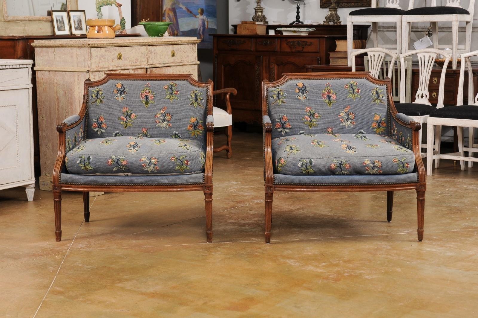 Pair of French Louis XVI Period 1790s Bergère Marquise Chairs with Upholstery For Sale 8