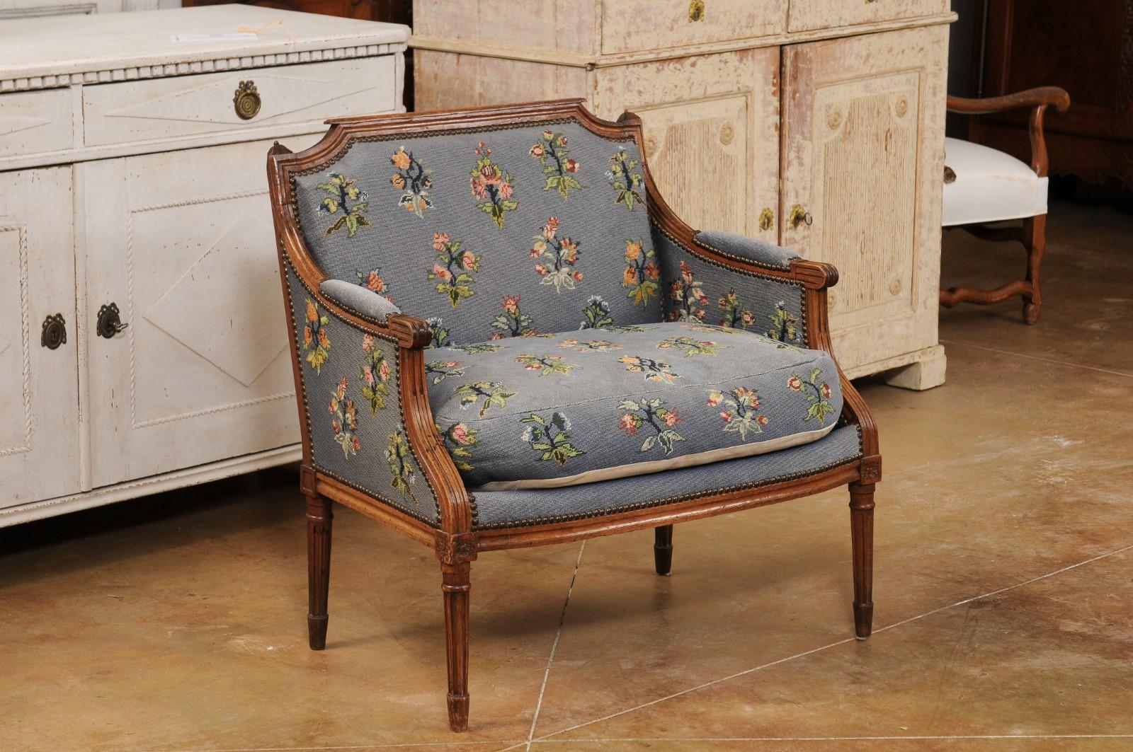 Carved Pair of French Louis XVI Period 1790s Bergère Marquise Chairs with Upholstery For Sale