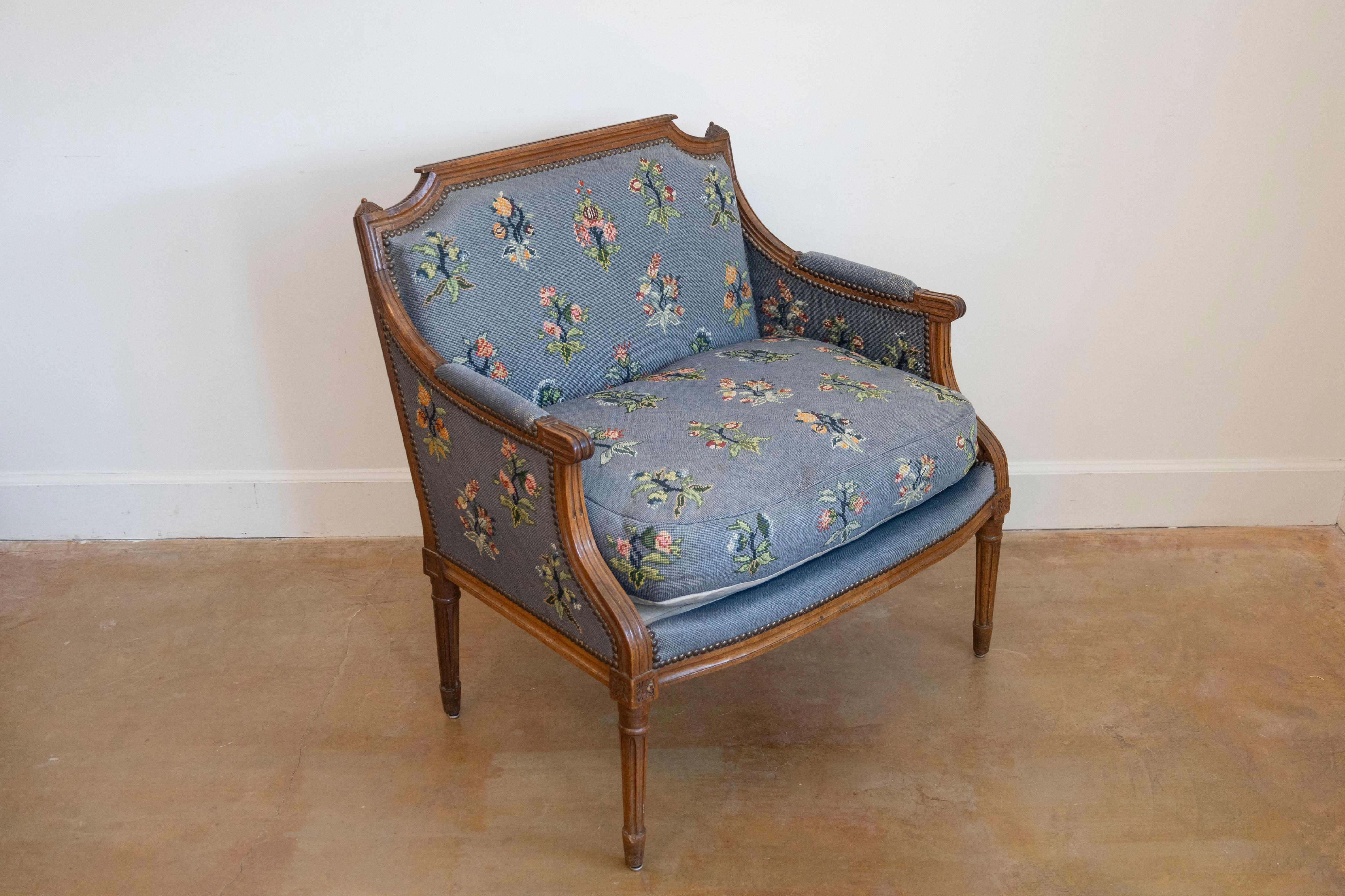 Pair of French Louis XVI Period 1790s Bergère Marquise Chairs with Upholstery In Good Condition For Sale In Atlanta, GA