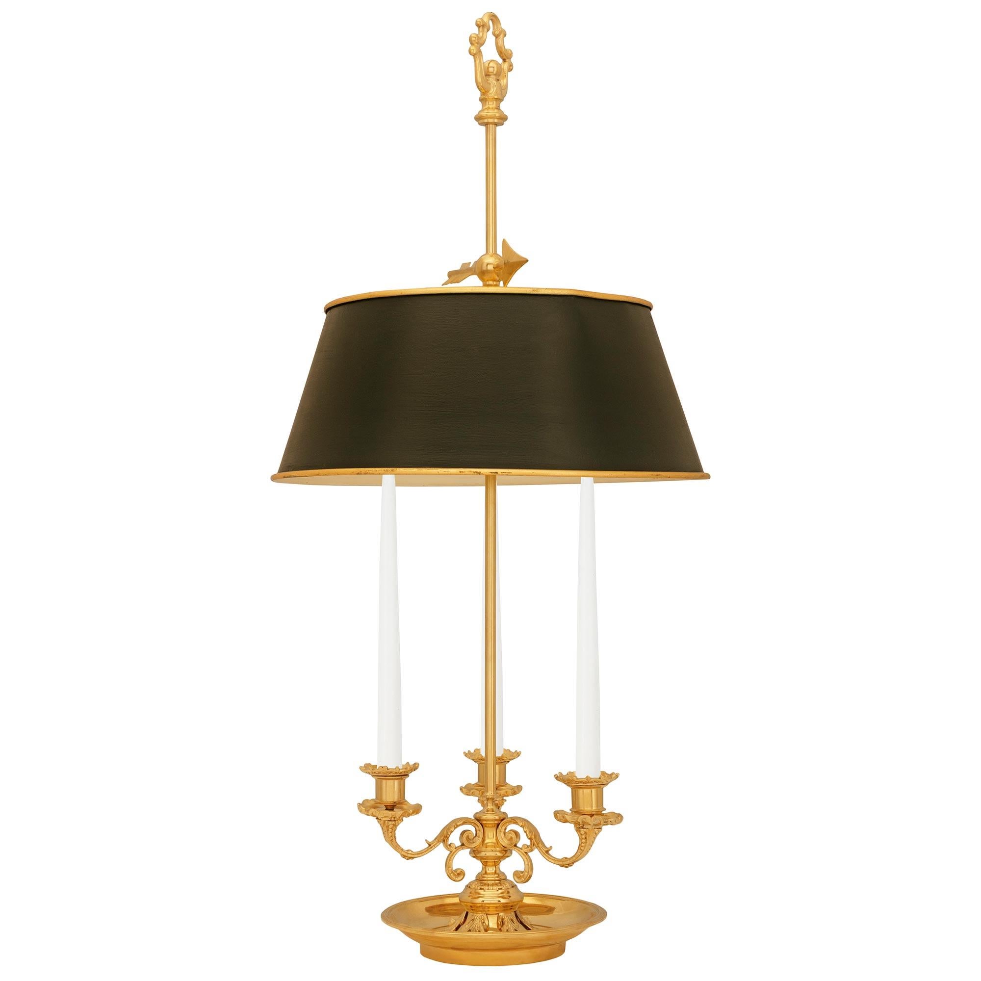 Francese coppia di lampade Bouillotte in ormolu e tole francesi di epoca Luigi XVI in vendita