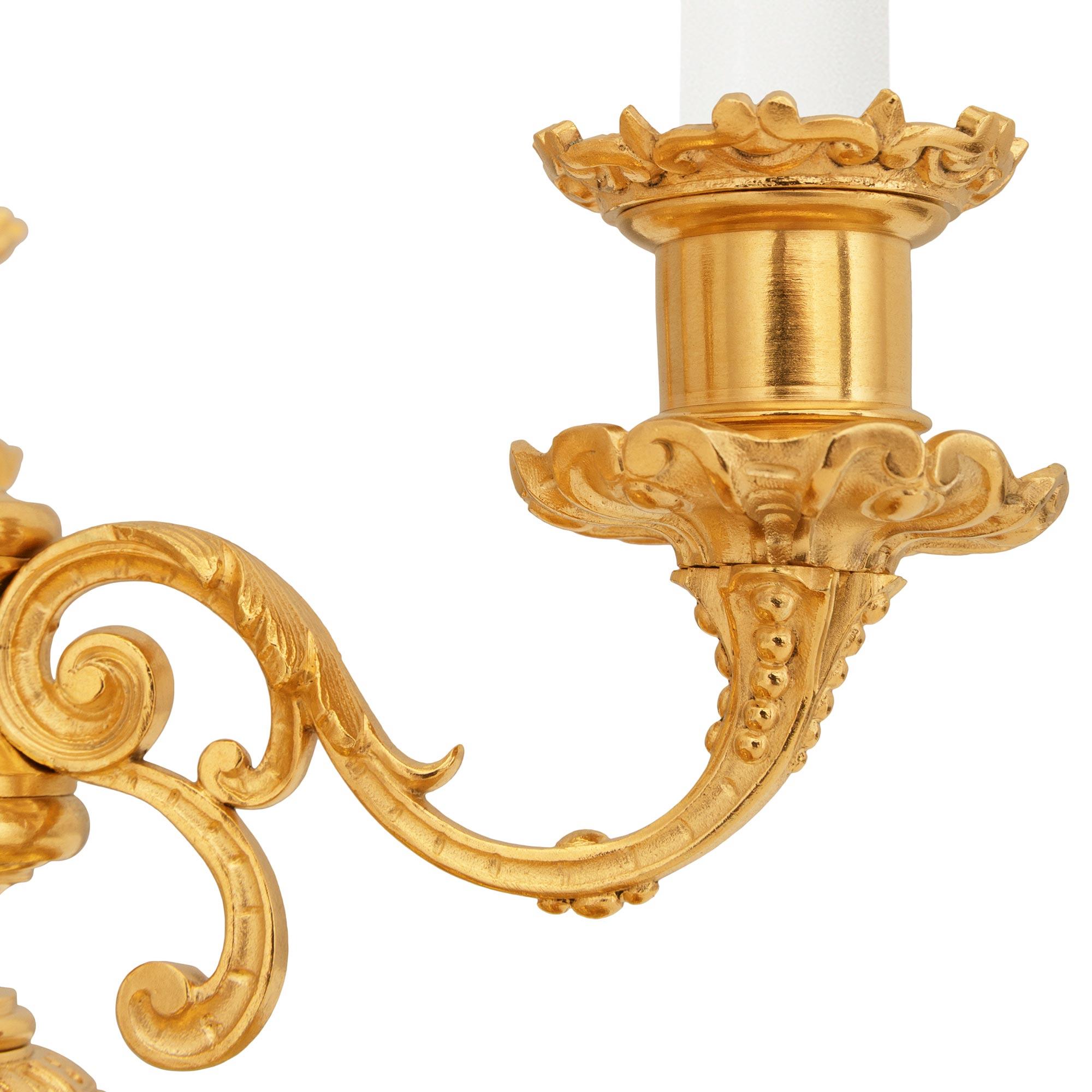 Metallo coppia di lampade Bouillotte in ormolu e tole francesi di epoca Luigi XVI in vendita