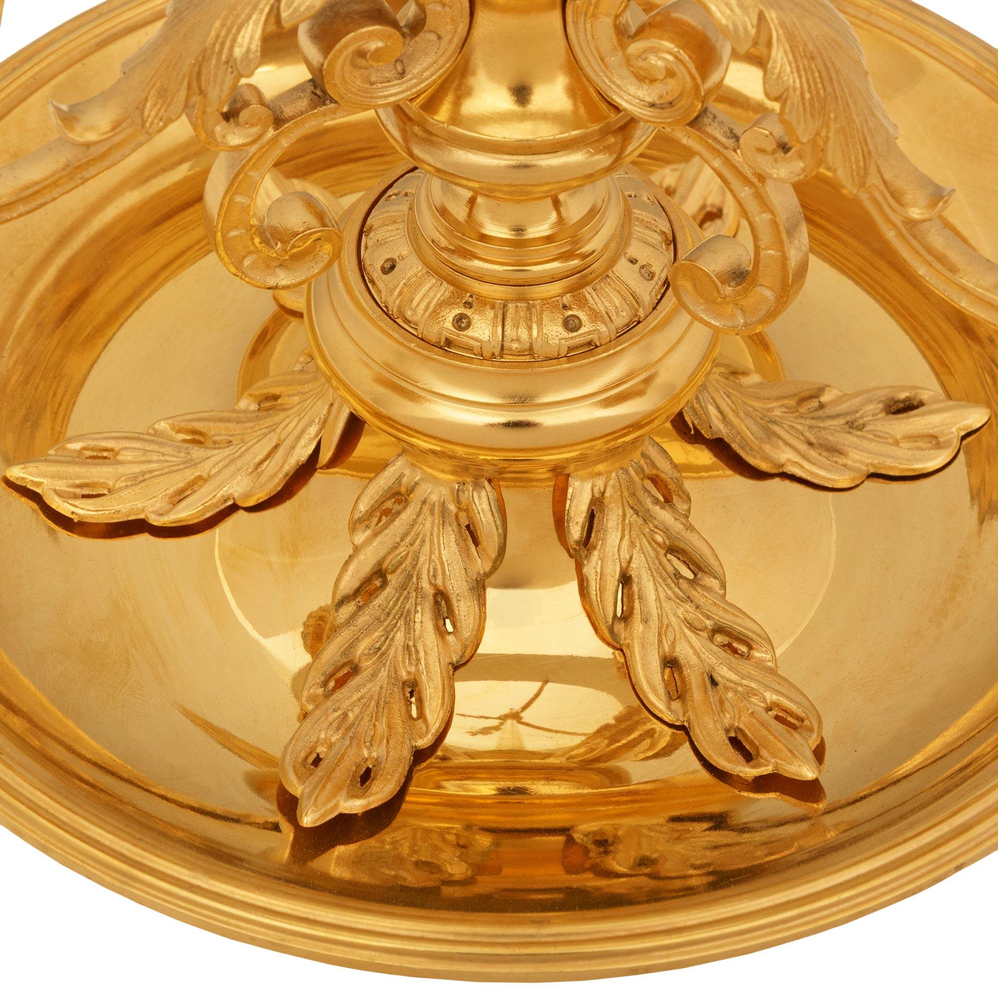 coppia di lampade Bouillotte in ormolu e tole francesi di epoca Luigi XVI in vendita 2