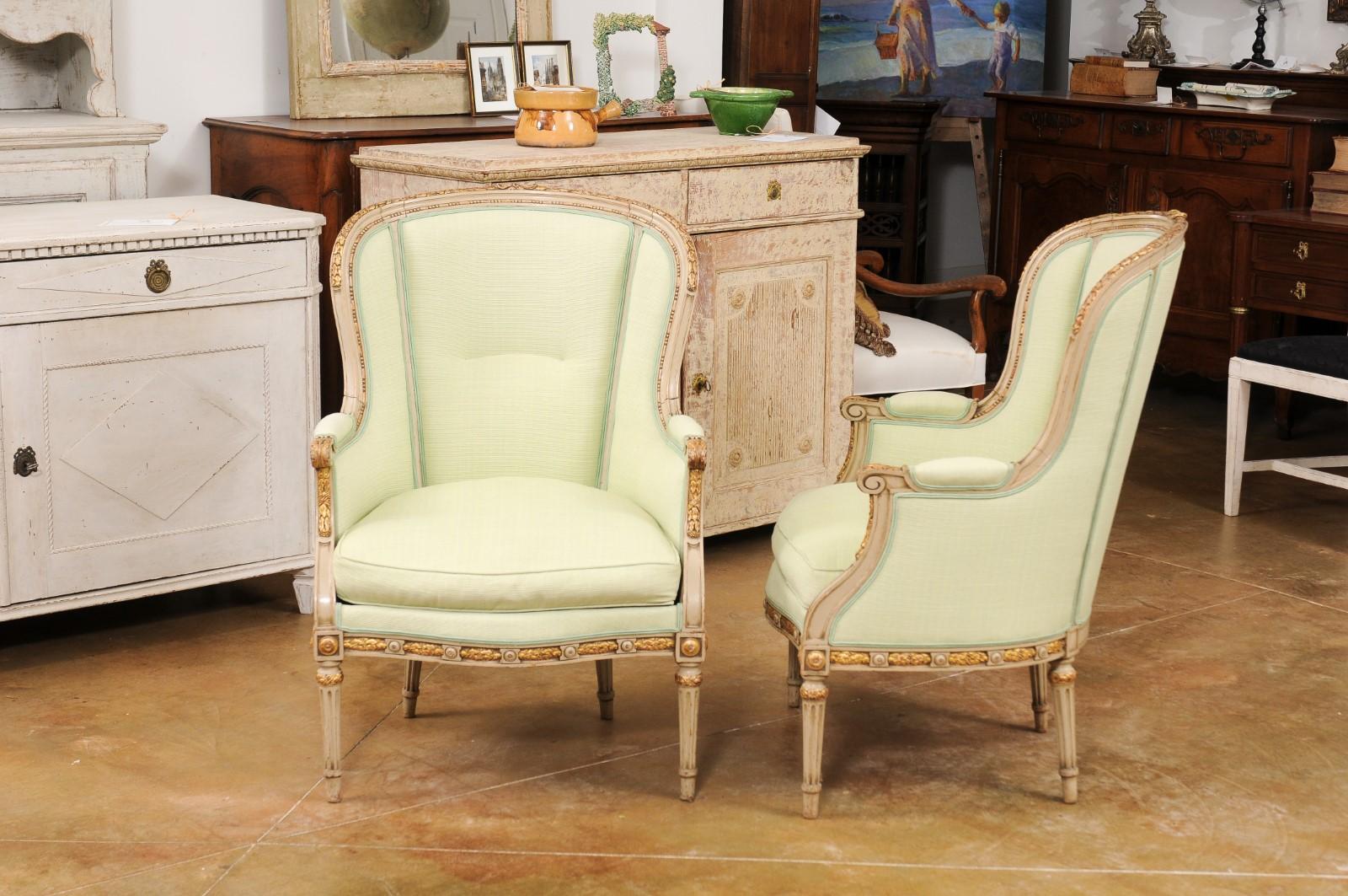 Pair of French Louis XVI Style 1900s Painted and Parcel-Gilt Bergères Chairs For Sale 6