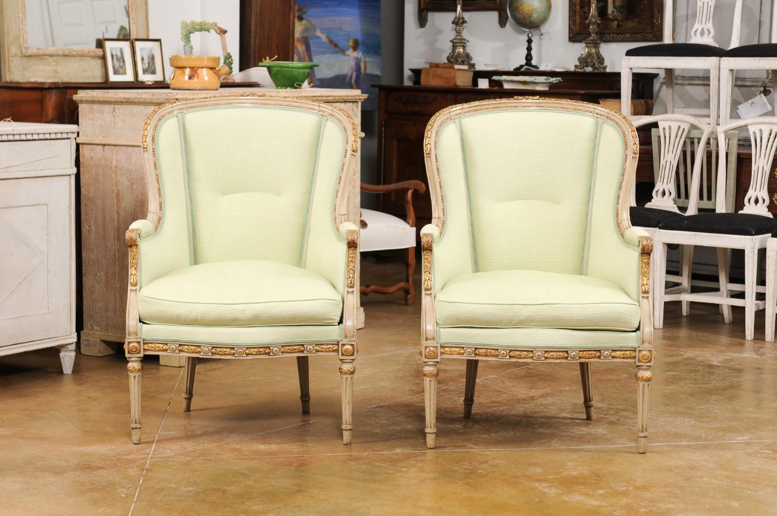 Pair of French Louis XVI Style 1900s Painted and Parcel-Gilt Bergères Chairs For Sale 7