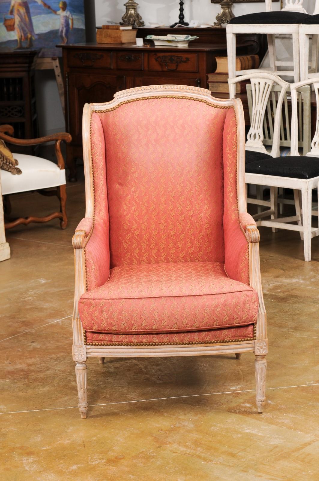 Pair of French Louis XVI Style 1900s Painted Bergères Chairs with Upholstery For Sale 5