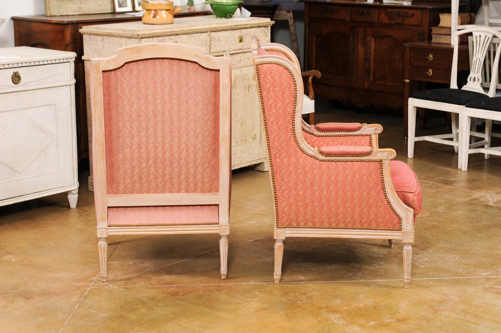 Carved Pair of French Louis XVI Style 1900s Painted Bergères Chairs with Upholstery For Sale