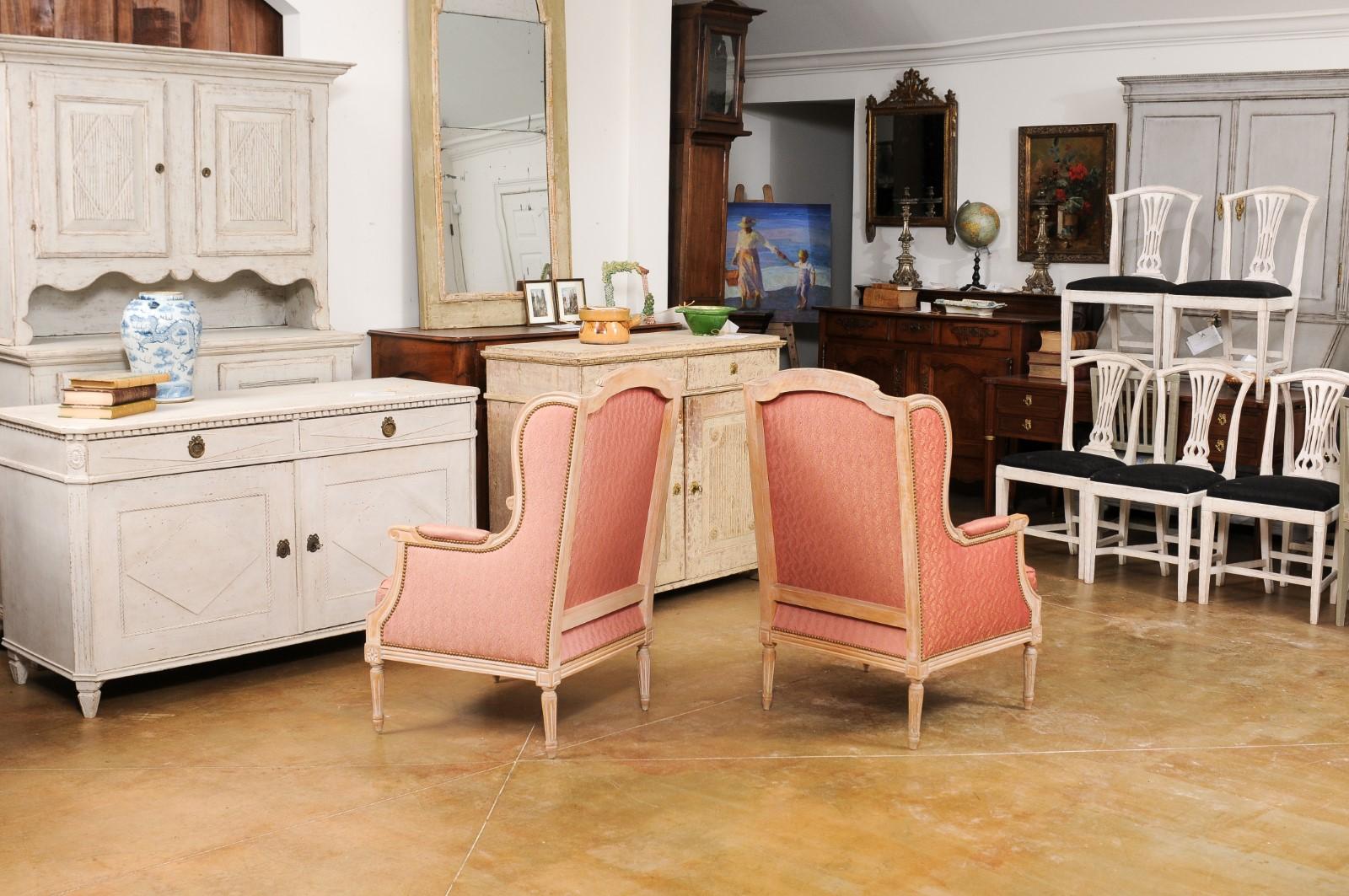 Pair of French Louis XVI Style 1900s Painted Bergères Chairs with Upholstery In Good Condition For Sale In Atlanta, GA
