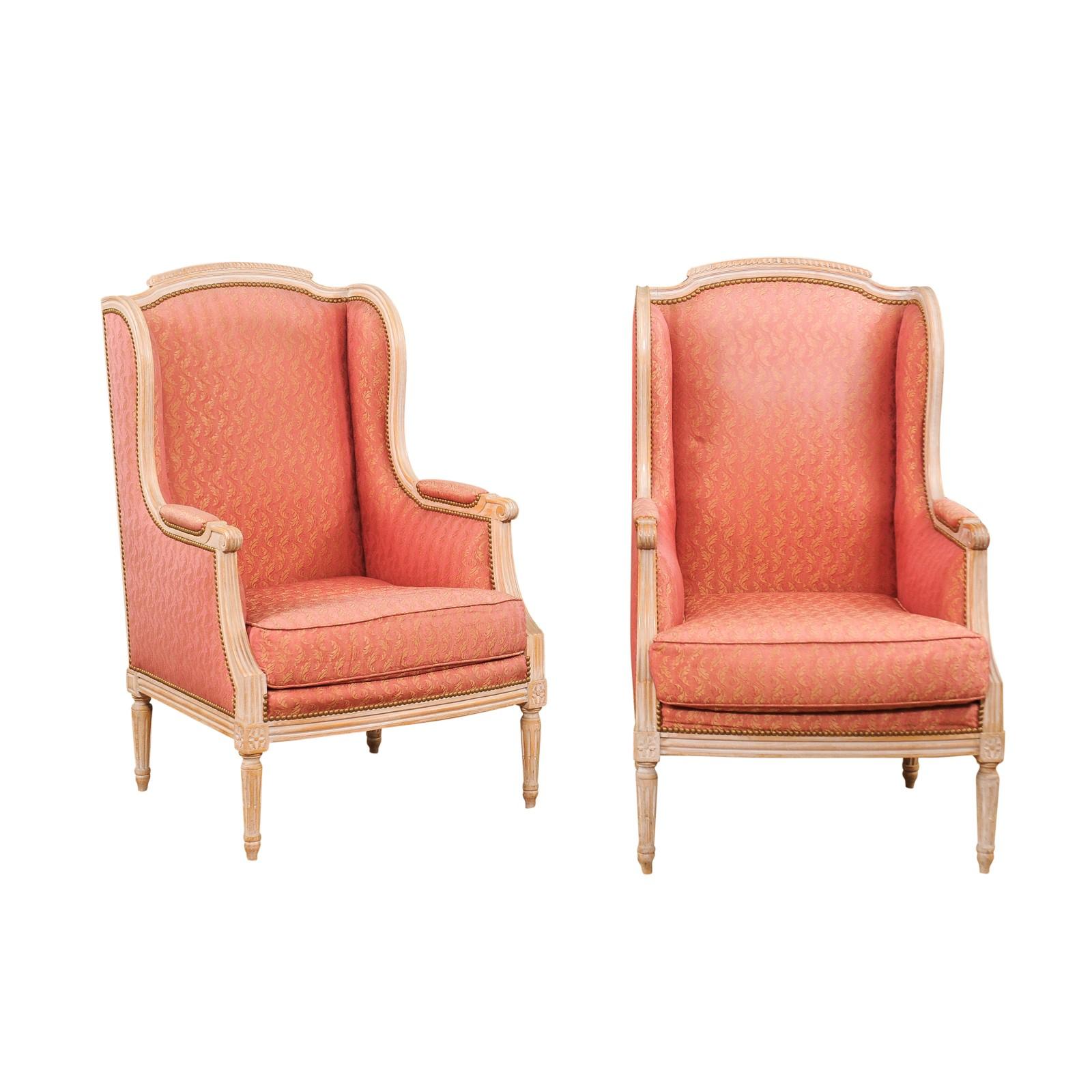 Paire de chaises Bergères françaises de style Louis XVI 1900 peintes et tapissées en vente 1