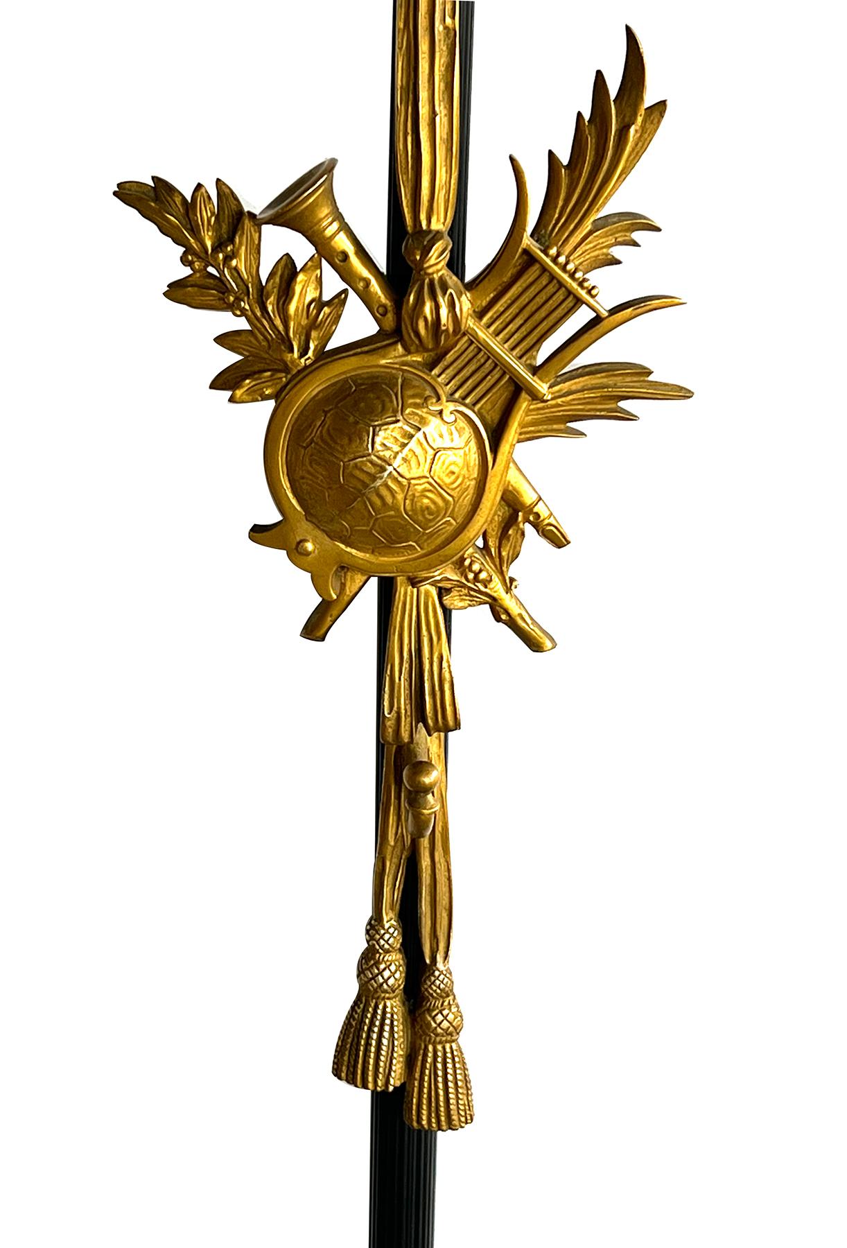 Doré Paire d'arbres d'entrée Méduse en bronze du 19ème siècle de style Louis XVI français en vente