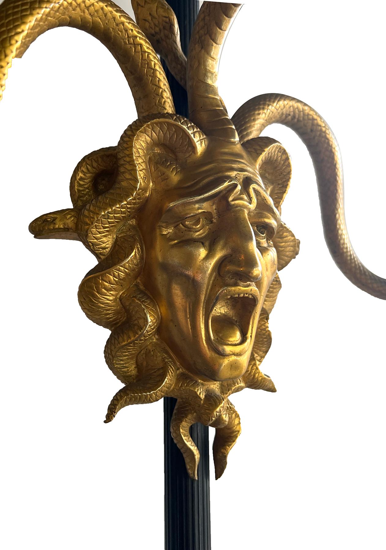 Paire d'arbres d'entrée Méduse en bronze du 19ème siècle de style Louis XVI français en vente 2