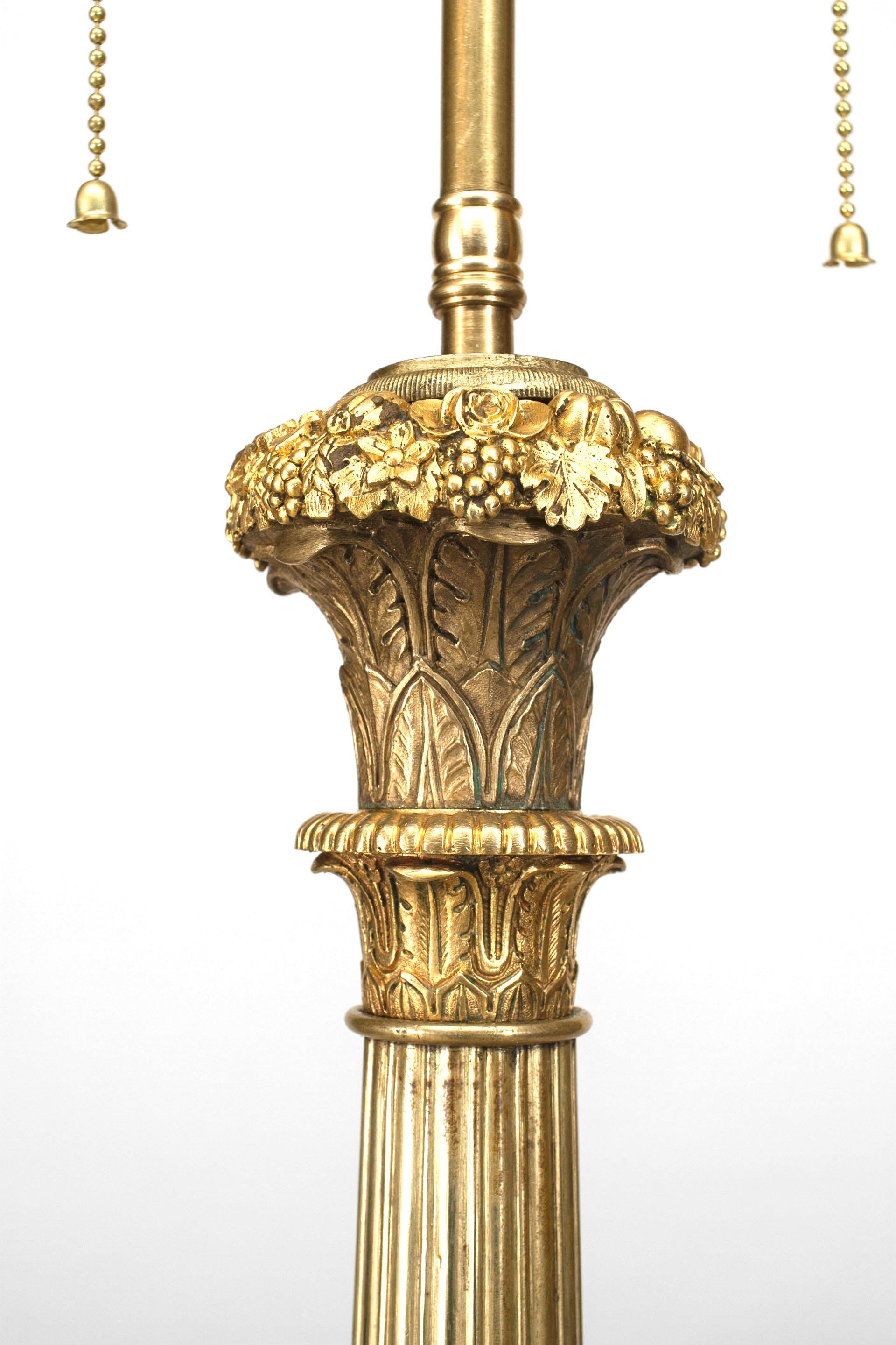 Paar französische Tischlampen aus vergoldeter Bronze im Louis-XVI-Stil des 19. Jahrhunderts (Louis XVI.) im Angebot