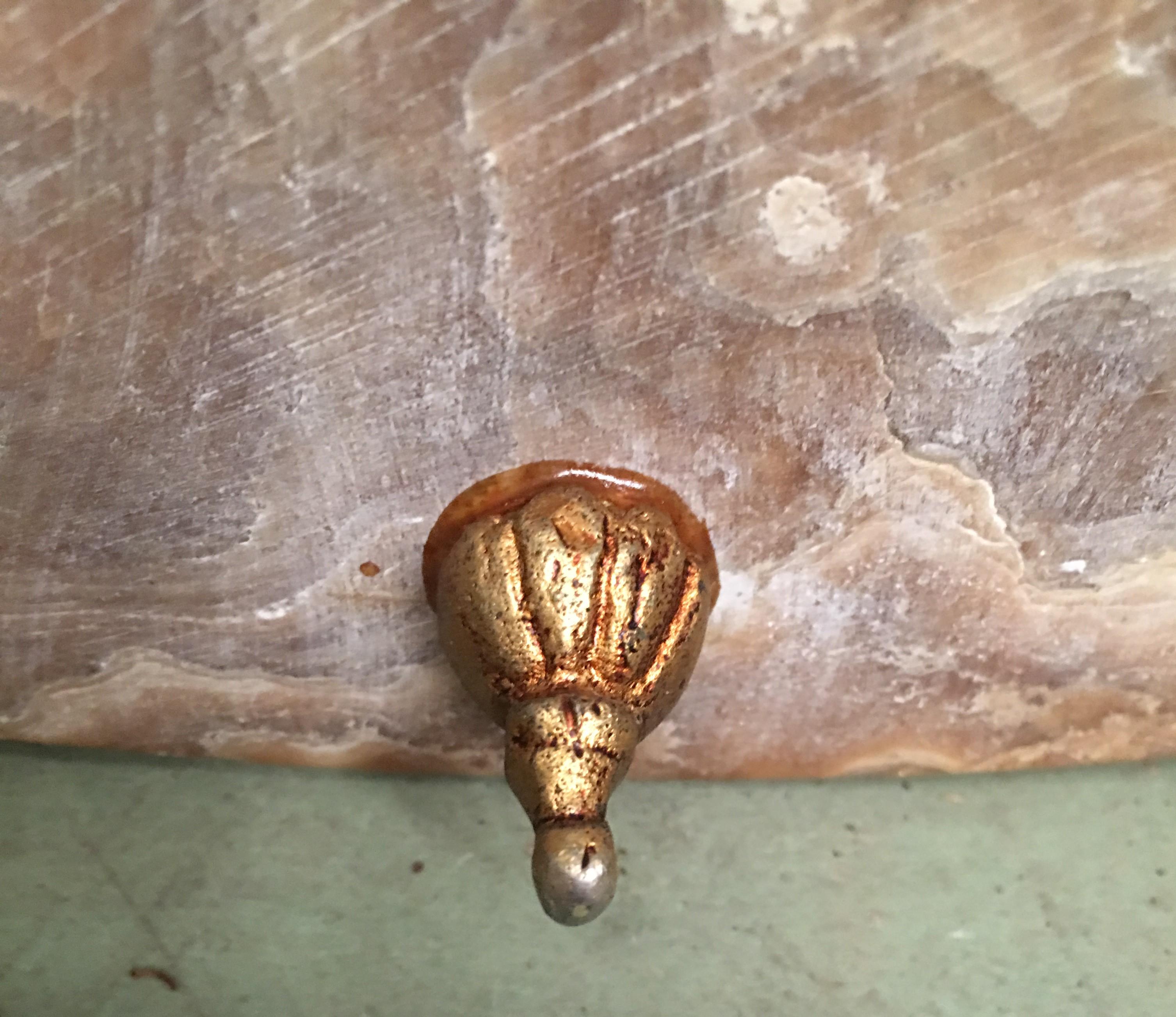 Coppia di candelabri francesi a tre bracci a volute in stile Luigi XVI del XIX secolo in vendita 9
