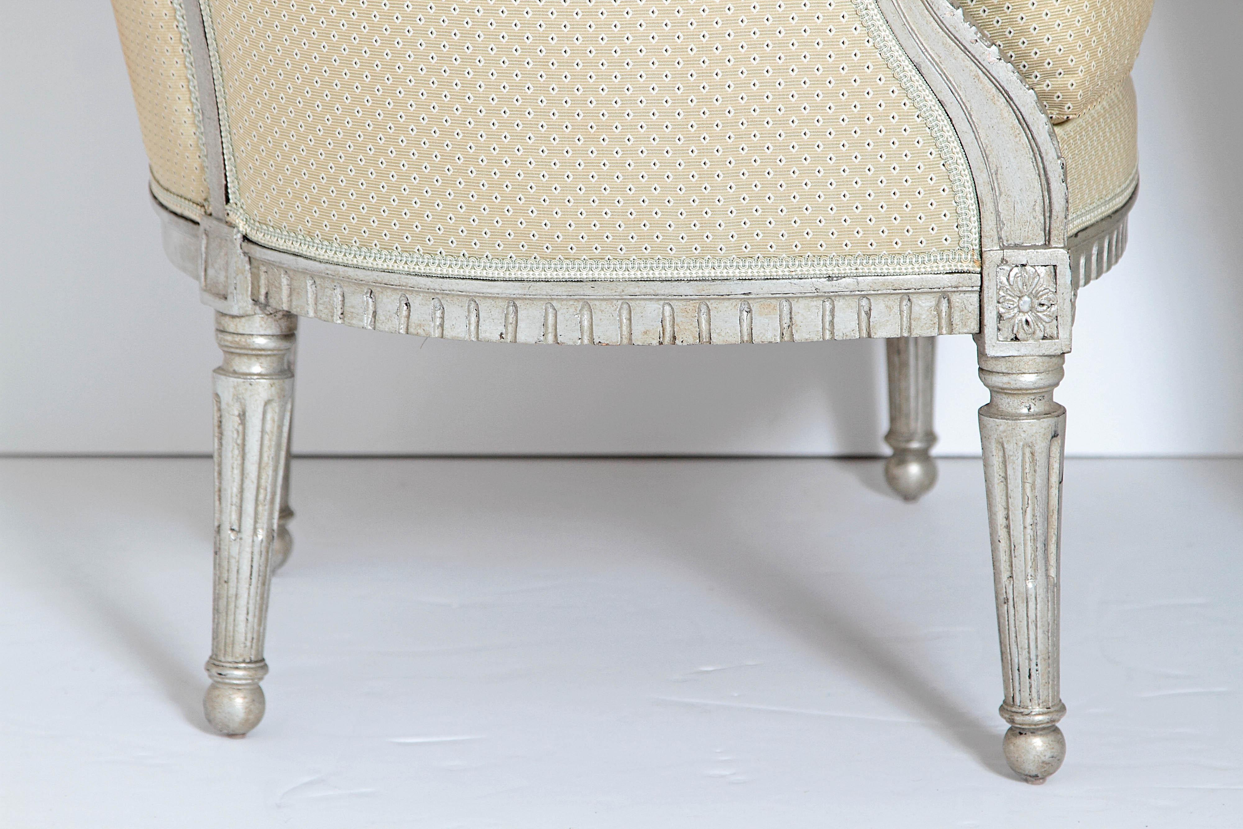 Pair of French Louis XVI Style Bergères In Good Condition In Dallas, TX